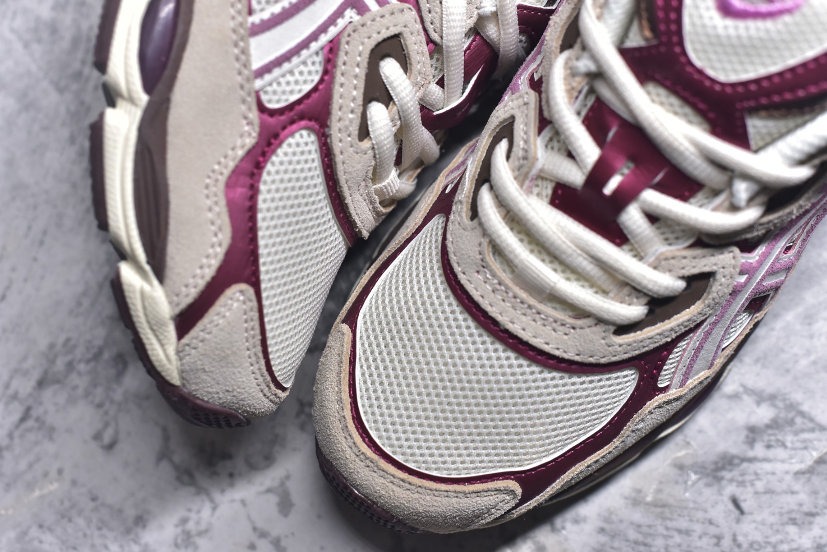 图片[8]-#Asics GEL-NYC 亚瑟士防滑耐磨透气低帮运动休闲鞋 GEL-NYC™ 运动鞋的灵感源自传统和现代高性能跑步风格 其鞋面结构参考了 2000 年代初的 GEL-NIMBUS™ 3 鞋 并将其与 MC-PLUS V 设计中的各种装饰融为一体 该工装通过使用 GEL-CUMULUS® 16 鞋的工装系统来对比鞋面的复古风格 通过轻质泡沫和 GEL® 技术嵌入物的结合 这种中底结构有助于创造先进的脚底舒适度 尺码：36 37 37.5 38 39 40.5 41.5 42 42.5 43.5 44 45-选品中心
