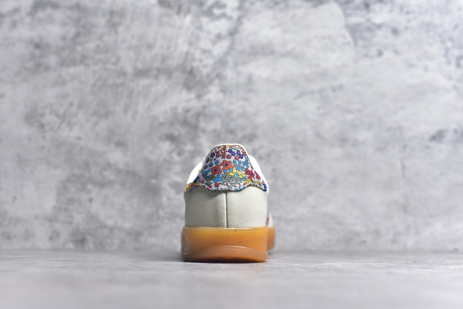 图片[5]-#AD Gazelle Indoor Trainers 羚羊内训系列低帮复古百搭休闲运动德训风板鞋 JH7370 90年代经典的复刻版！自60年代以足球训练鞋面世以来,Gazelle就以其经典设计席卷全球。1991年版本的复刻,再造经典Gazelle。采用皮革打造,搭配浊色细节,让这款经典更加简约。尺码：35.5-45-选品中心