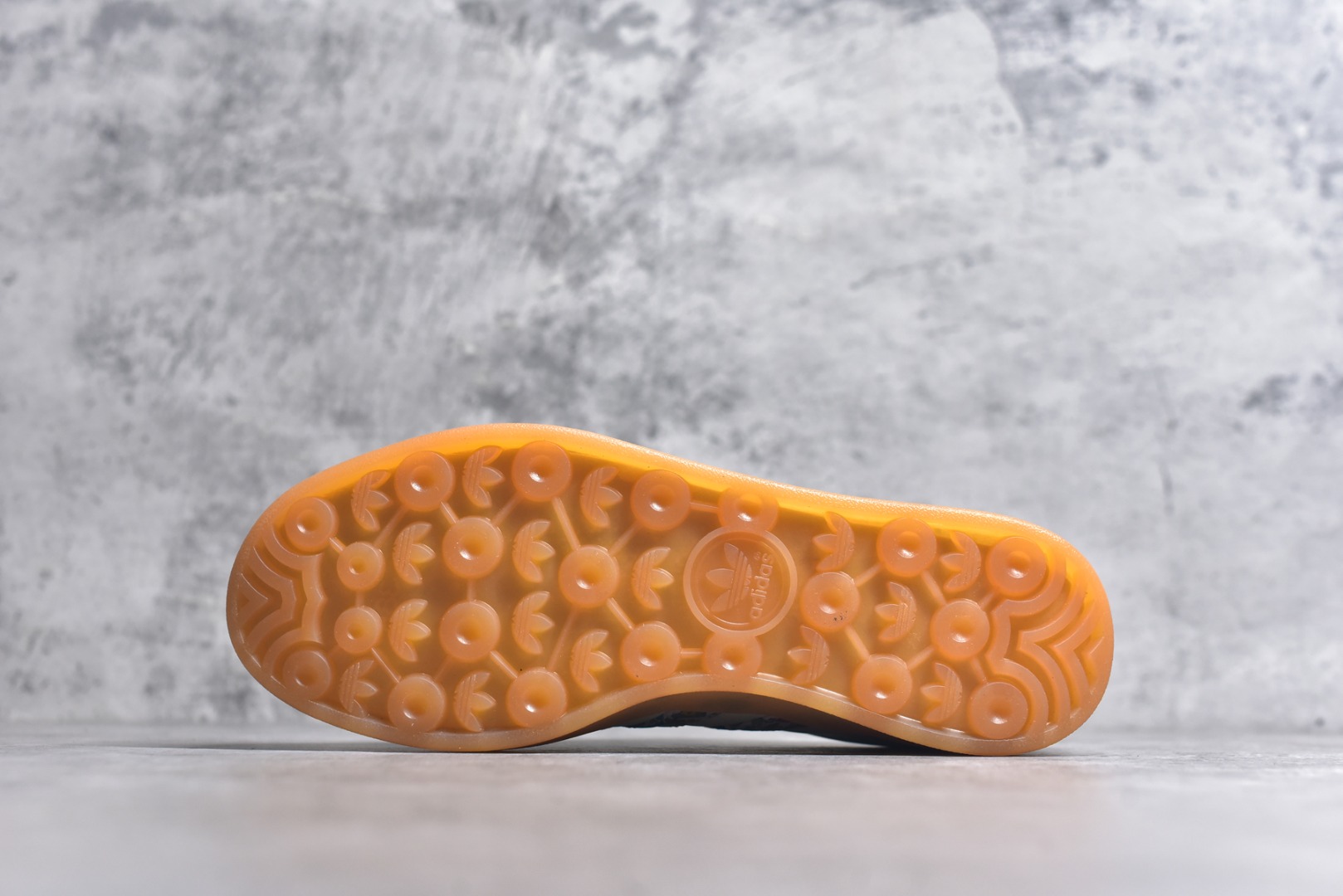 图片[6]-#AD Gazelle Indoor Trainers 羚羊内训系列低帮复古百搭休闲运动德训风板鞋 JH7370 90年代经典的复刻版！自60年代以足球训练鞋面世以来,Gazelle就以其经典设计席卷全球。1991年版本的复刻,再造经典Gazelle。采用皮革打造,搭配浊色细节,让这款经典更加简约。尺码：35.5-45-选品中心
