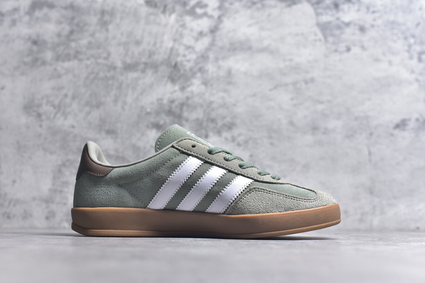 图片[3]-#AD Gazelle Indoor Trainers 羚羊内训系列低帮复古百搭休闲运动德训风板鞋 JI3526 90年代经典的复刻版！自60年代以足球训练鞋面世以来,Gazelle就以其经典设计席卷全球。1991年版本的复刻,再造经典Gazelle。采用皮革打造,搭配浊色细节,让这款经典更加简约。尺码：35.5-45-选品中心