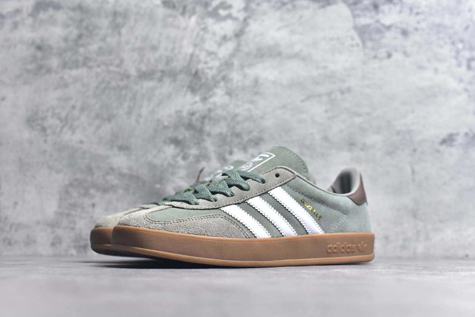 图片[2]-#AD Gazelle Indoor Trainers 羚羊内训系列低帮复古百搭休闲运动德训风板鞋 JI3526 90年代经典的复刻版！自60年代以足球训练鞋面世以来,Gazelle就以其经典设计席卷全球。1991年版本的复刻,再造经典Gazelle。采用皮革打造,搭配浊色细节,让这款经典更加简约。尺码：35.5-45-选品中心