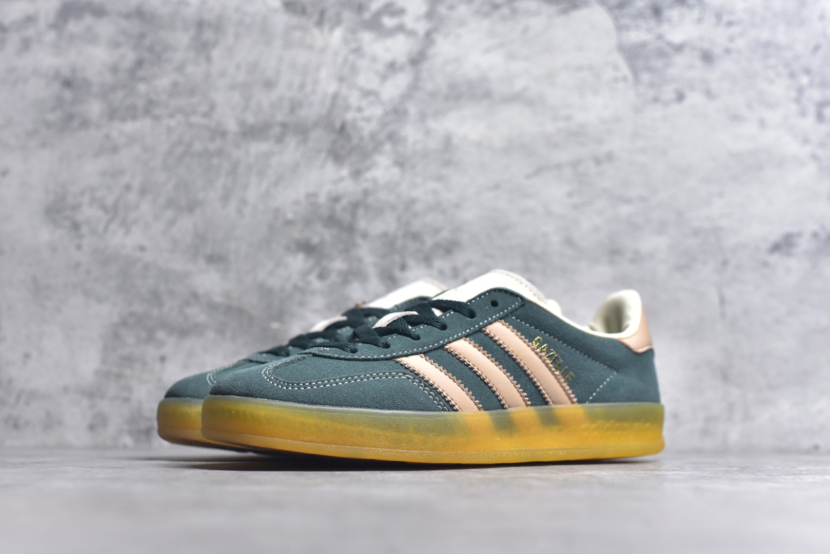 图片[2]-#AD Gazelle Indoor Trainers 羚羊内训系列低帮复古百搭休闲运动德训风板鞋 JH5402 90年代经典的复刻版！自60年代以足球训练鞋面世以来,Gazelle就以其经典设计席卷全球。1991年版本的复刻,再造经典Gazelle。采用皮革打造,搭配浊色细节,让这款经典更加简约。尺码：35.5-45-选品中心