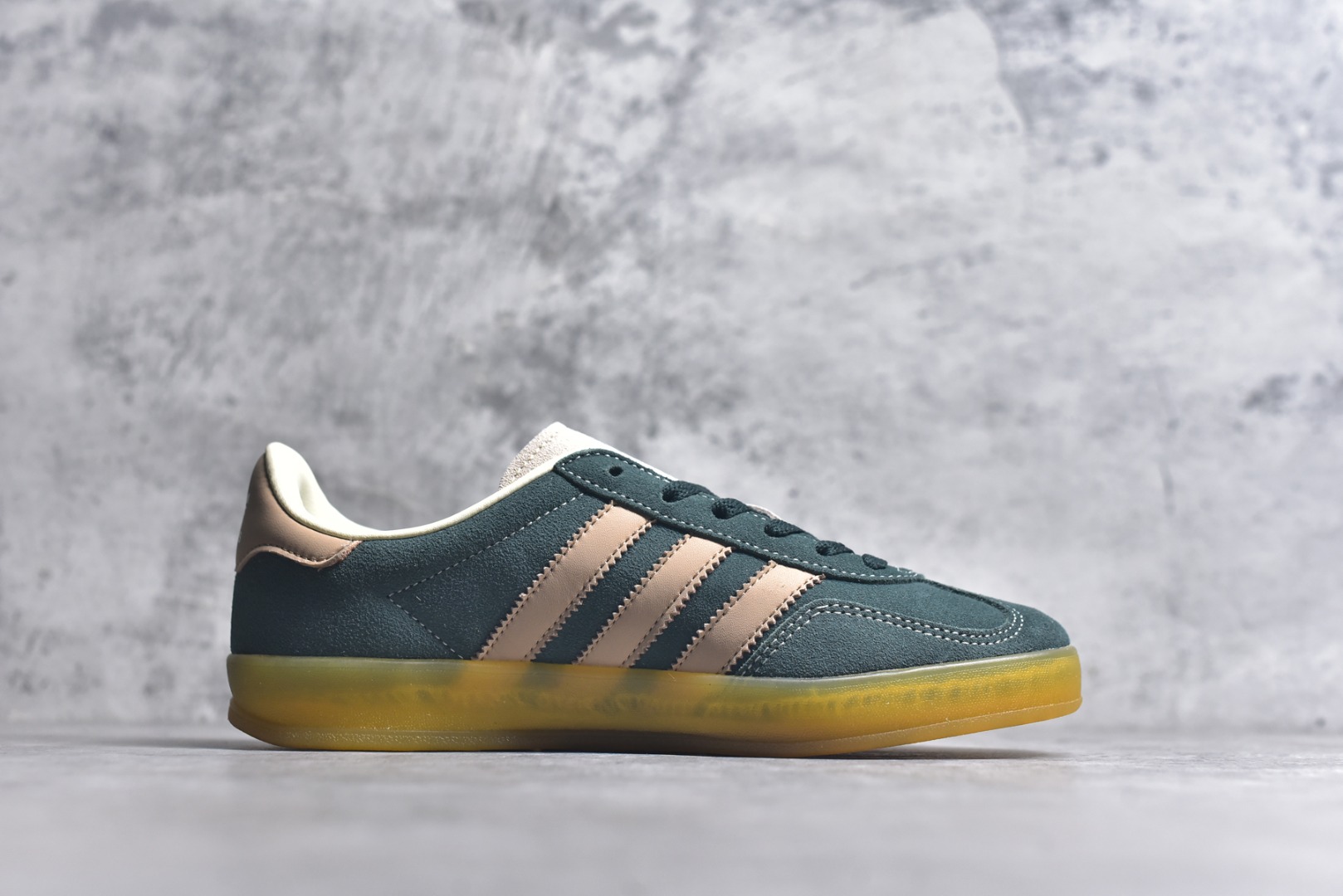 图片[3]-#AD Gazelle Indoor Trainers 羚羊内训系列低帮复古百搭休闲运动德训风板鞋 JH5402 90年代经典的复刻版！自60年代以足球训练鞋面世以来,Gazelle就以其经典设计席卷全球。1991年版本的复刻,再造经典Gazelle。采用皮革打造,搭配浊色细节,让这款经典更加简约。尺码：35.5-45-选品中心