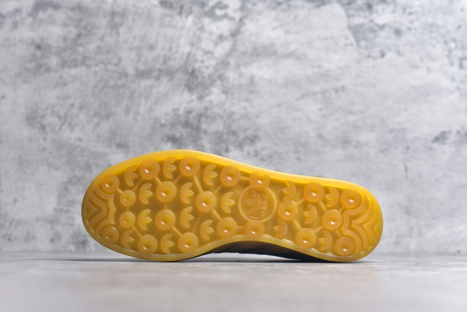 图片[6]-#AD Gazelle Indoor Trainers 羚羊内训系列低帮复古百搭休闲运动德训风板鞋 JH5402 90年代经典的复刻版！自60年代以足球训练鞋面世以来,Gazelle就以其经典设计席卷全球。1991年版本的复刻,再造经典Gazelle。采用皮革打造,搭配浊色细节,让这款经典更加简约。尺码：35.5-45-选品中心