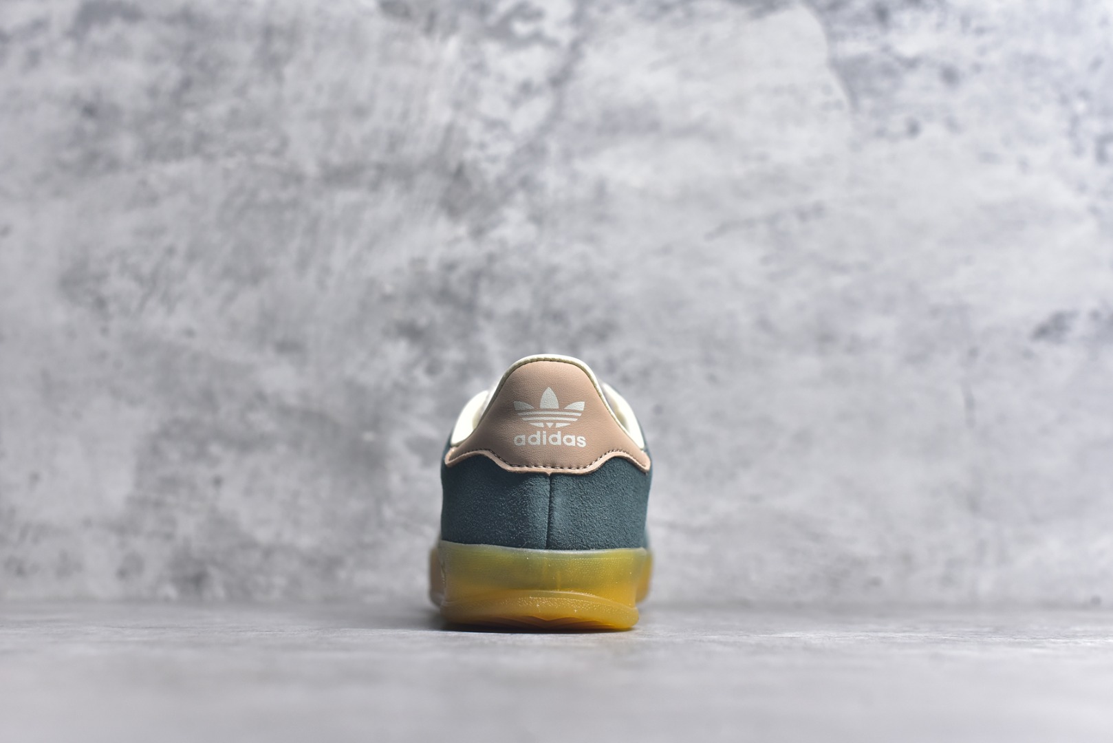 图片[5]-#AD Gazelle Indoor Trainers 羚羊内训系列低帮复古百搭休闲运动德训风板鞋 JH5402 90年代经典的复刻版！自60年代以足球训练鞋面世以来,Gazelle就以其经典设计席卷全球。1991年版本的复刻,再造经典Gazelle。采用皮革打造,搭配浊色细节,让这款经典更加简约。尺码：35.5-45-选品中心