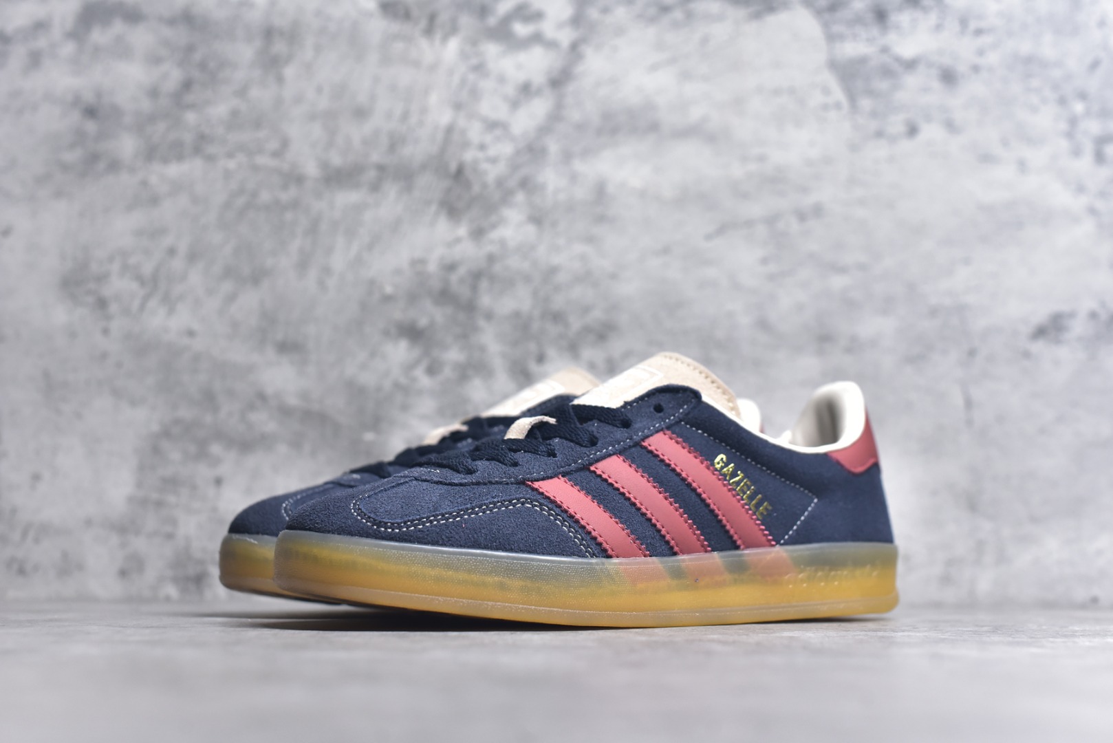 图片[2]-#AD Gazelle Indoor Trainers 羚羊内训系列低帮复古百搭休闲运动德训风板鞋 JH5404 90年代经典的复刻版！自60年代以足球训练鞋面世以来,Gazelle就以其经典设计席卷全球。1991年版本的复刻,再造经典Gazelle。采用皮革打造,搭配浊色细节,让这款经典更加简约。尺码：35.5-45-选品中心