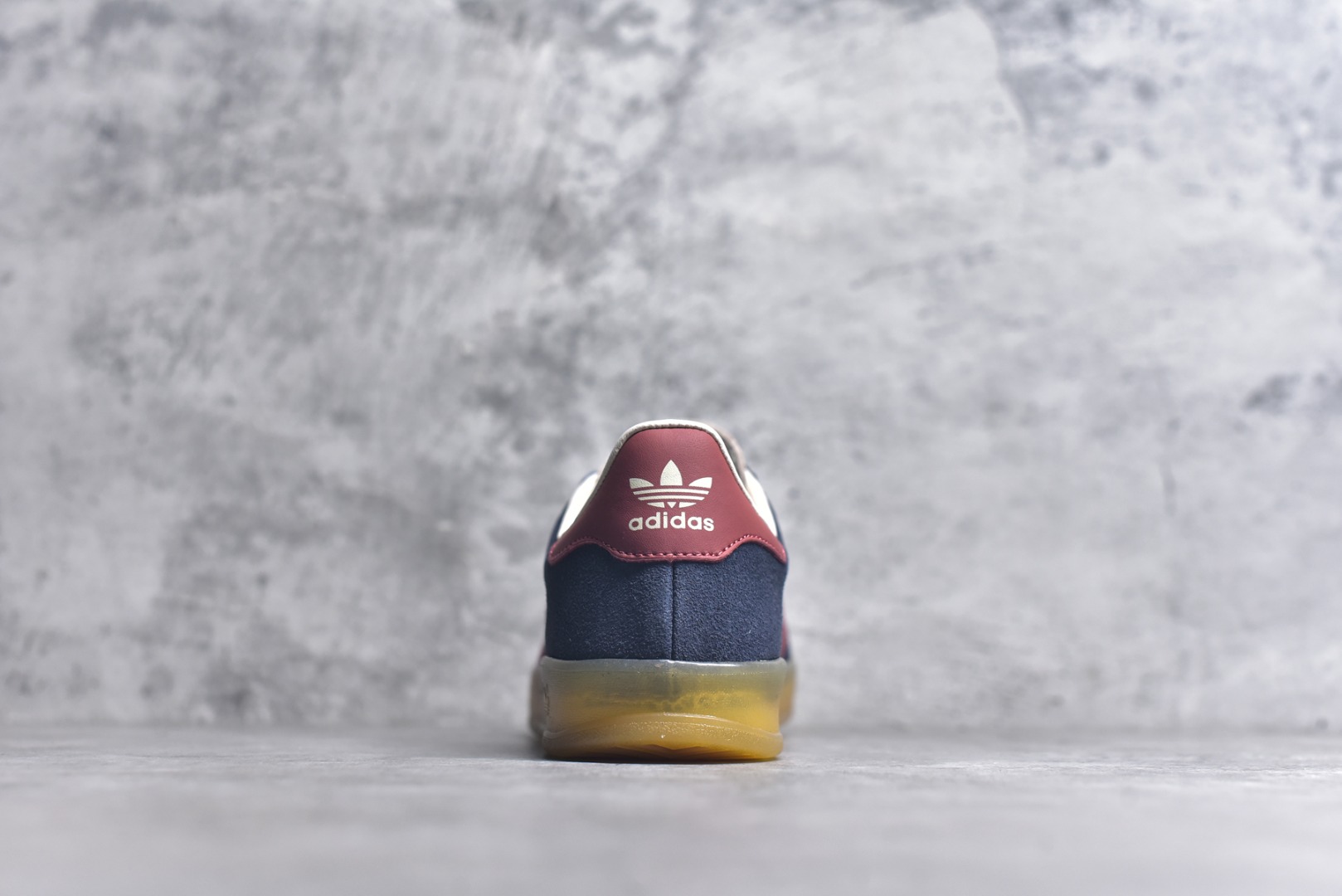图片[5]-#AD Gazelle Indoor Trainers 羚羊内训系列低帮复古百搭休闲运动德训风板鞋 JH5404 90年代经典的复刻版！自60年代以足球训练鞋面世以来,Gazelle就以其经典设计席卷全球。1991年版本的复刻,再造经典Gazelle。采用皮革打造,搭配浊色细节,让这款经典更加简约。尺码：35.5-45-选品中心