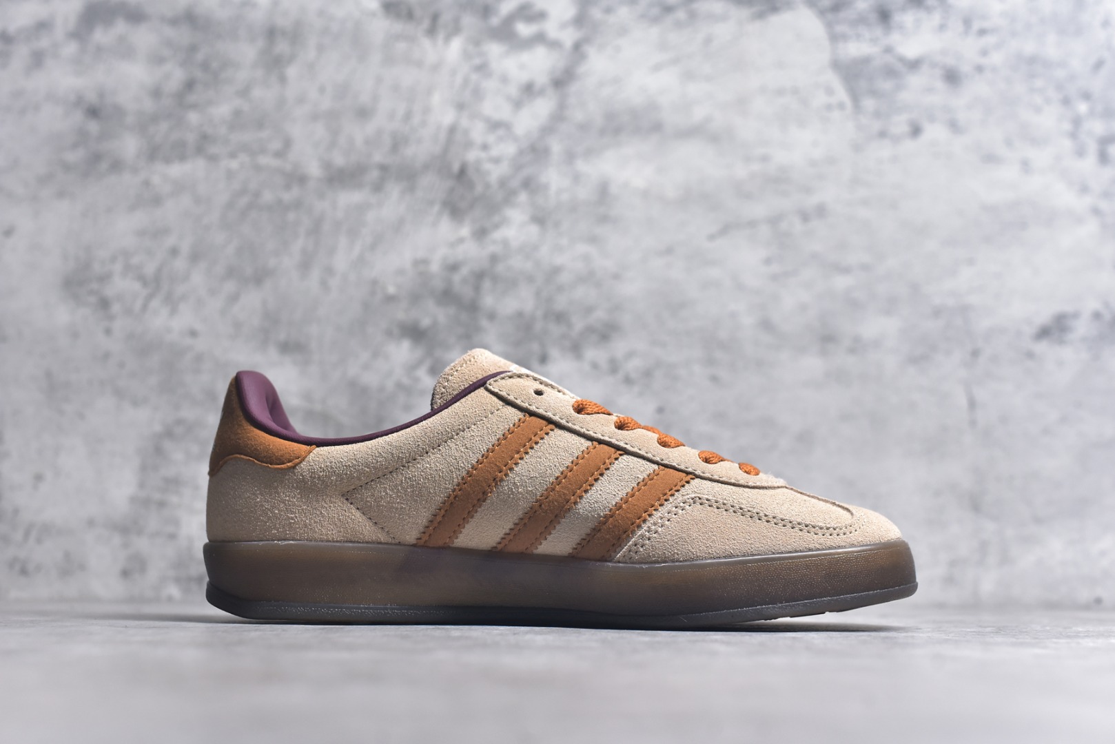 图片[3]-#AD Gazelle Indoor Trainers 羚羊内训系列低帮复古百搭休闲运动德训风板鞋 JH5412 90年代经典的复刻版！自60年代以足球训练鞋面世以来,Gazelle就以其经典设计席卷全球。1991年版本的复刻,再造经典Gazelle。采用皮革打造,搭配浊色细节,让这款经典更加简约。尺码：35.5-45-选品中心