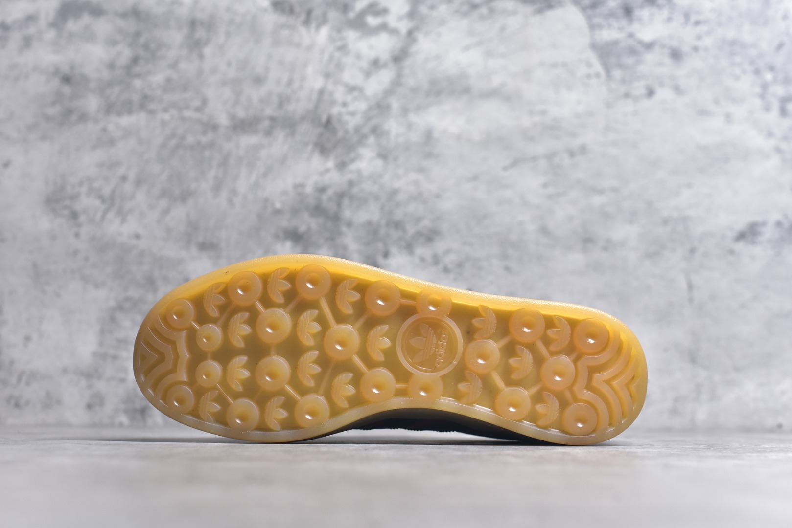 图片[6]-#AD Gazelle Indoor Trainers 羚羊内训系列低帮复古百搭休闲运动德训风板鞋 JH5403 90年代经典的复刻版！自60年代以足球训练鞋面世以来,Gazelle就以其经典设计席卷全球。1991年版本的复刻,再造经典Gazelle。采用皮革打造,搭配浊色细节,让这款经典更加简约。尺码：35.5-45-选品中心