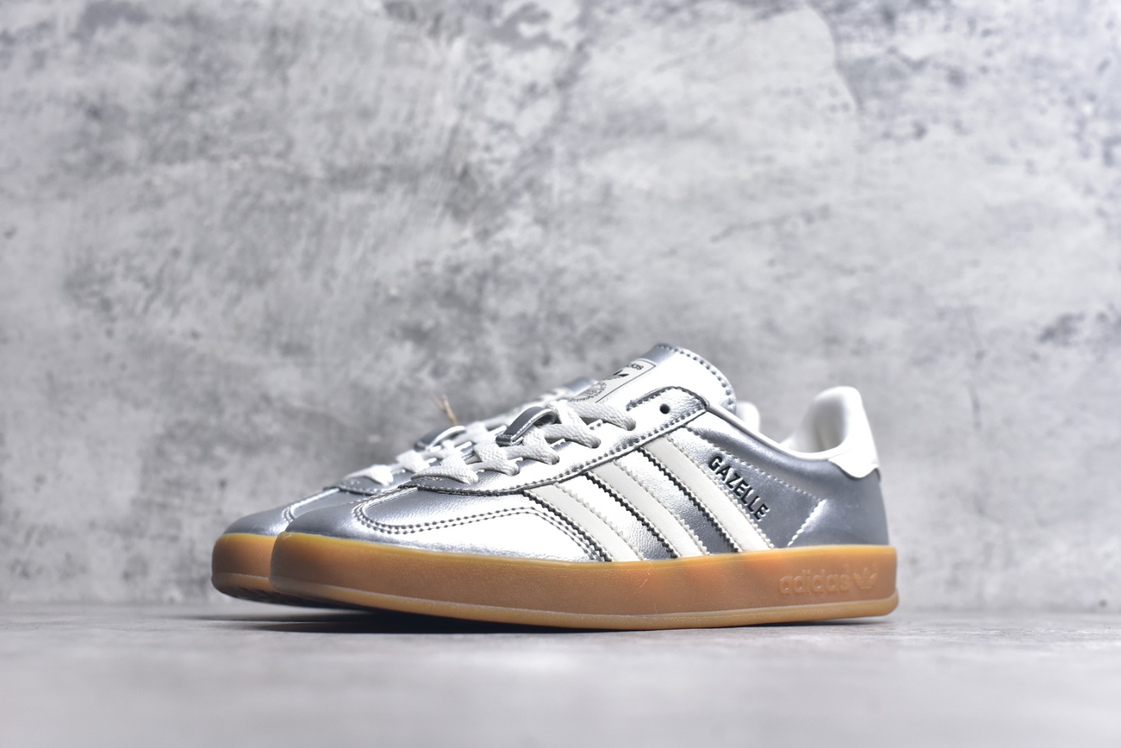 图片[2]-#AD Gazelle Indoor Trainers 羚羊内训系列低帮复古百搭休闲运动德训风板鞋 JR1206 90年代经典的复刻版！自60年代以足球训练鞋面世以来,Gazelle就以其经典设计席卷全球。1991年版本的复刻,再造经典Gazelle。采用皮革打造,搭配浊色细节,让这款经典更加简约。尺码：35.5-45-选品中心