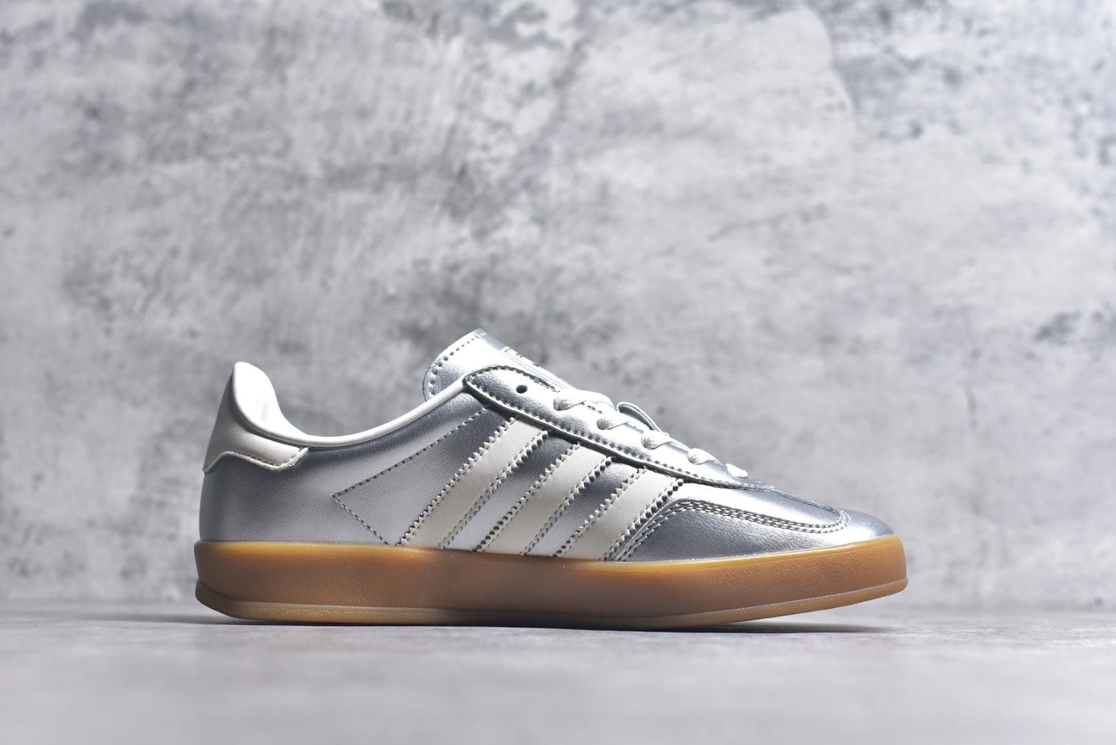 图片[3]-#AD Gazelle Indoor Trainers 羚羊内训系列低帮复古百搭休闲运动德训风板鞋 JR1206 90年代经典的复刻版！自60年代以足球训练鞋面世以来,Gazelle就以其经典设计席卷全球。1991年版本的复刻,再造经典Gazelle。采用皮革打造,搭配浊色细节,让这款经典更加简约。尺码：35.5-45-选品中心
