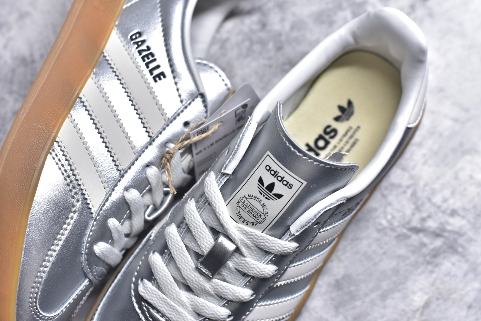 图片[9]-#AD Gazelle Indoor Trainers 羚羊内训系列低帮复古百搭休闲运动德训风板鞋 JR1206 90年代经典的复刻版！自60年代以足球训练鞋面世以来,Gazelle就以其经典设计席卷全球。1991年版本的复刻,再造经典Gazelle。采用皮革打造,搭配浊色细节,让这款经典更加简约。尺码：35.5-45-选品中心