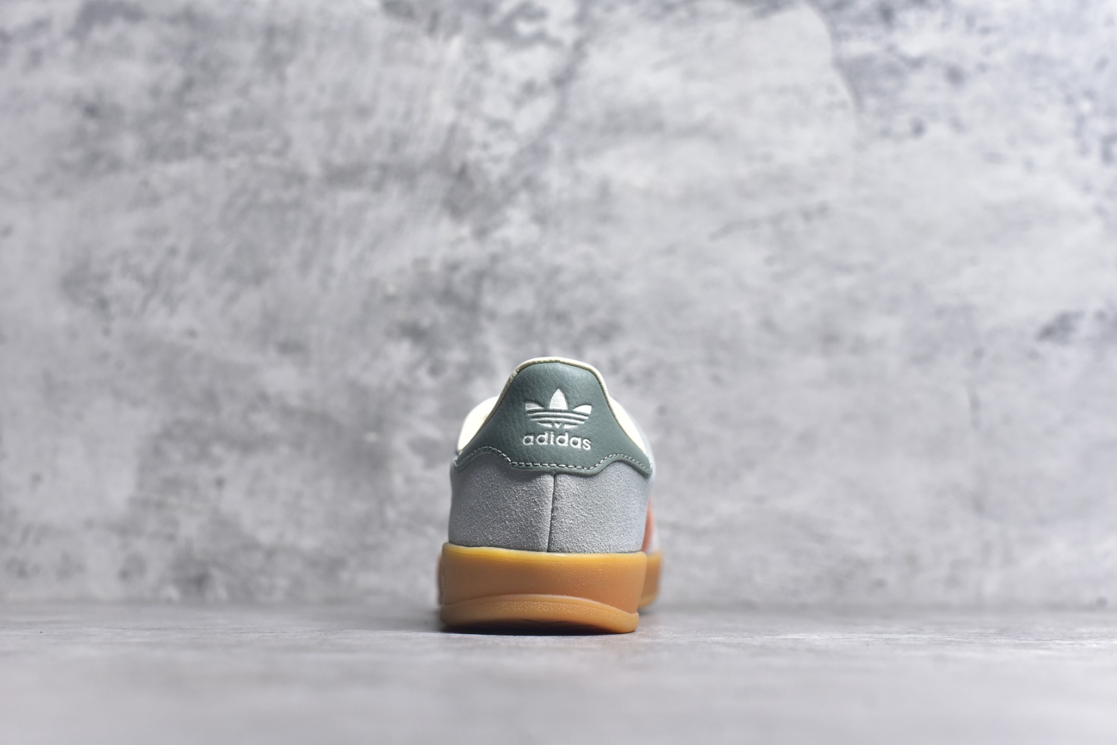 图片[5]-#AD Gazelle Indoor Trainers 羚羊内训系列低帮复古百搭休闲运动德训风板鞋 JQ0011 90年代经典的复刻版！自60年代以足球训练鞋面世以来,Gazelle就以其经典设计席卷全球。1991年版本的复刻,再造经典Gazelle。采用皮革打造,搭配浊色细节,让这款经典更加简约。尺码：35.5-45-选品中心