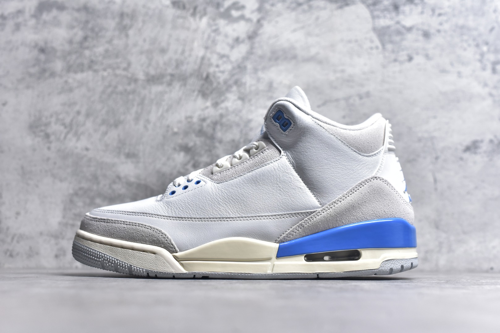 #Air Jordan AJ3 Retro Lucky Shorts 北卡蓝 CT8532-101 圈内最强三代系列 匠心打造 开发时长超过半年 目前可过各类鉴定或无法鉴定 裸鞋随便操作 全套原纸板楦头开发 原厂大底磨具加持立体防滑纹理 原装可视Air Sole气垫 原汁原味最完美的三代版型 唯一正确鞋头趴度弧度高度鞋身腰线 原厂TPU彩虹扎染后跟饰片 正确内里反口里网布 皮料菱角分明不变形无多余毛边 广东原厂zp同批次手工大底描漆拉丝 市场唯一原厂鞋扣模具 原厂织唛标 原厂飞人电绣工艺 尾指中部跳三针 独家绑鞋带手法 印刷中底布 四线拉帮 米色美纹纸贴合固定 进口港宝加持 后跟自然饱满 全鞋荧光划线卡点 追求极致完美 每一双都是工艺品 多重QC质检 超越公司货的品控标准 实实在在的免检产品 尺码： 40 40.5 41 42 42.5 43 44 44.5 45 45.5 46 47.5 48.5-选品中心