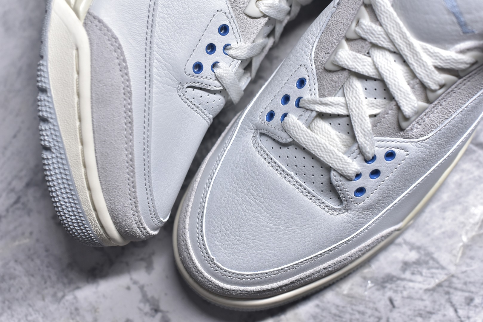 图片[8]-#Air Jordan AJ3 Retro Lucky Shorts 北卡蓝 CT8532-101 圈内最强三代系列 匠心打造 开发时长超过半年 目前可过各类鉴定或无法鉴定 裸鞋随便操作 全套原纸板楦头开发 原厂大底磨具加持立体防滑纹理 原装可视Air Sole气垫 原汁原味最完美的三代版型 唯一正确鞋头趴度弧度高度鞋身腰线 原厂TPU彩虹扎染后跟饰片 正确内里反口里网布 皮料菱角分明不变形无多余毛边 广东原厂zp同批次手工大底描漆拉丝 市场唯一原厂鞋扣模具 原厂织唛标 原厂飞人电绣工艺 尾指中部跳三针 独家绑鞋带手法 印刷中底布 四线拉帮 米色美纹纸贴合固定 进口港宝加持 后跟自然饱满 全鞋荧光划线卡点 追求极致完美 每一双都是工艺品 多重QC质检 超越公司货的品控标准 实实在在的免检产品 尺码： 40 40.5 41 42 42.5 43 44 44.5 45 45.5 46 47.5 48.5-选品中心