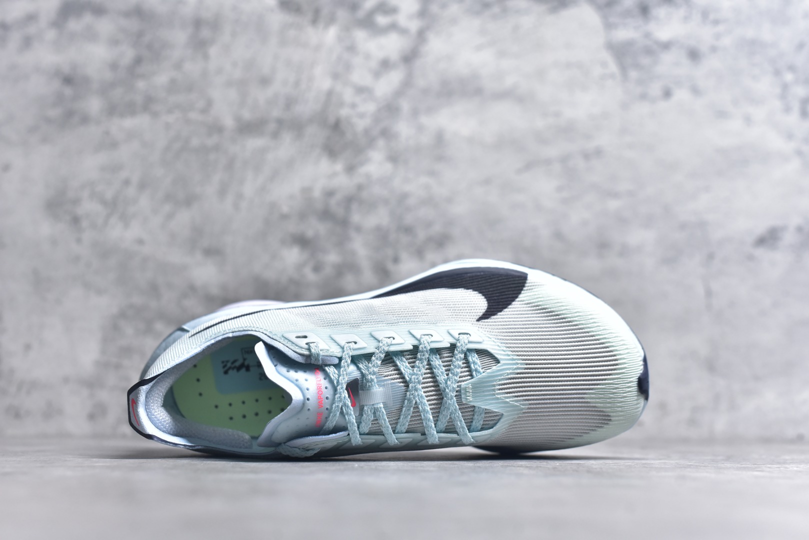 图片[4]-#Jakob A. Ingebrigtsen x NK Zoom VaporFly Next 4% 舒适百搭透气回弹低帮短跑马拉松跑步鞋 HF6412-400 泰光Zp特供批次 市面唯一支持实战的跑鞋 原档案数据原厂网纱 正确高频花纹 前后掌内置Zoom Air气垫 原装MD大底 脚感完美还原 原盒原配 QC检验、钢印 俱全 原底科技 同步原版 脚感堪比Boost 采用精致醒目设计，精准诠释雅各布·因格布里格森的风格，聚焦他的核心信念：家庭与夺冠。该鞋款在前代鞋款的基础上减轻重量，但不影响性能表现。碳纤维 Flyplate 结合出众回弹的ZoomX泡绵中底，缔造比赛日佳选，令你快意难挡，疾速冲刺。这款公路竞速跑步鞋具备匠心品质，无论是日常畅跑还是马拉松，皆可轻松驾驭，是雅各布的信赖之选。尺码：36 36.5 37.5 38 38.5 39 40 40.5 41 42 42.5 43 44 44.5 45-选品中心