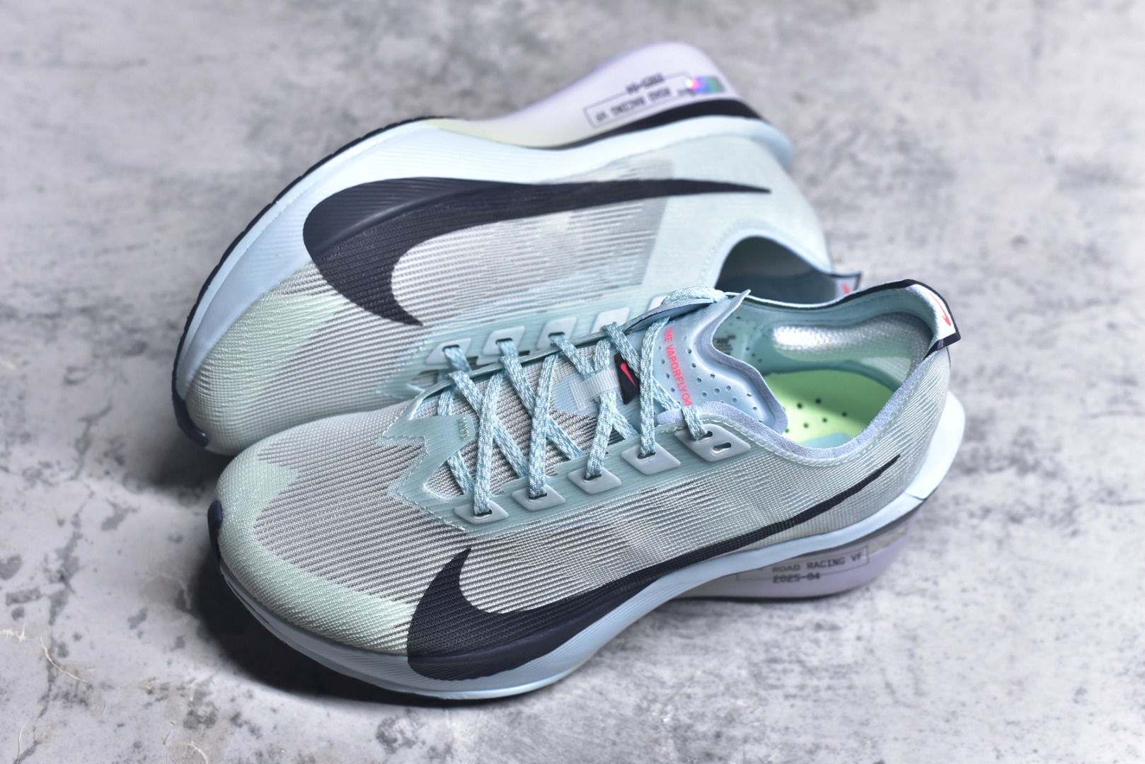 图片[7]-#Jakob A. Ingebrigtsen x NK Zoom VaporFly Next 4% 舒适百搭透气回弹低帮短跑马拉松跑步鞋 HF6412-400 泰光Zp特供批次 市面唯一支持实战的跑鞋 原档案数据原厂网纱 正确高频花纹 前后掌内置Zoom Air气垫 原装MD大底 脚感完美还原 原盒原配 QC检验、钢印 俱全 原底科技 同步原版 脚感堪比Boost 采用精致醒目设计，精准诠释雅各布·因格布里格森的风格，聚焦他的核心信念：家庭与夺冠。该鞋款在前代鞋款的基础上减轻重量，但不影响性能表现。碳纤维 Flyplate 结合出众回弹的ZoomX泡绵中底，缔造比赛日佳选，令你快意难挡，疾速冲刺。这款公路竞速跑步鞋具备匠心品质，无论是日常畅跑还是马拉松，皆可轻松驾驭，是雅各布的信赖之选。尺码：36 36.5 37.5 38 38.5 39 40 40.5 41 42 42.5 43 44 44.5 45-选品中心