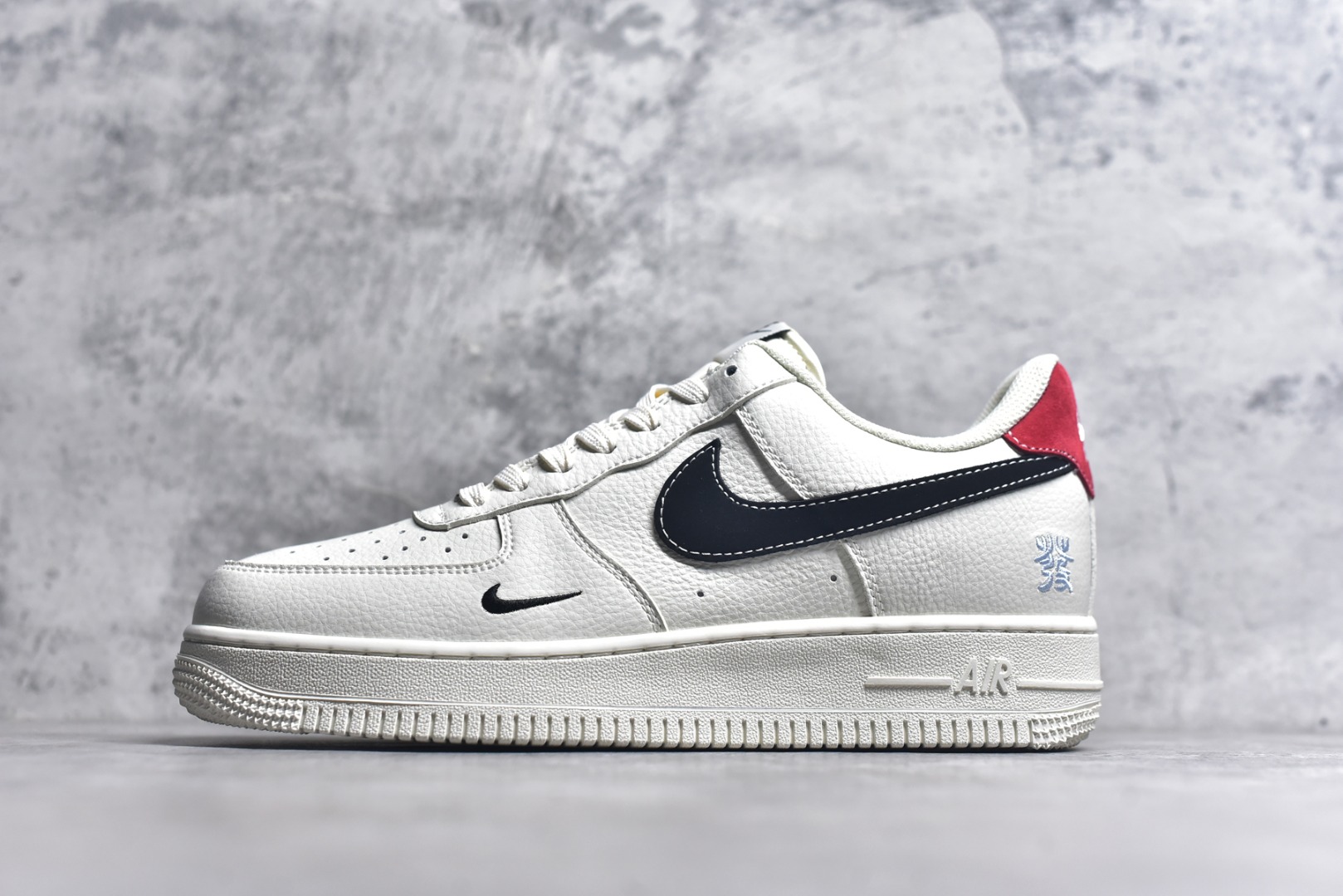 #Nike Air Force 1\’07 Low 雀神發 空军一号低帮休闲板鞋 CS5288-025 #原楦头原纸板 原装鞋盒 定制五金配件 内置全掌气垫 原厂鞋底 尺码：36 36.5 37.5 38 38.5 39 40 40.5 41 42 42.5 43 44 44.5 45 9.D4-选品中心