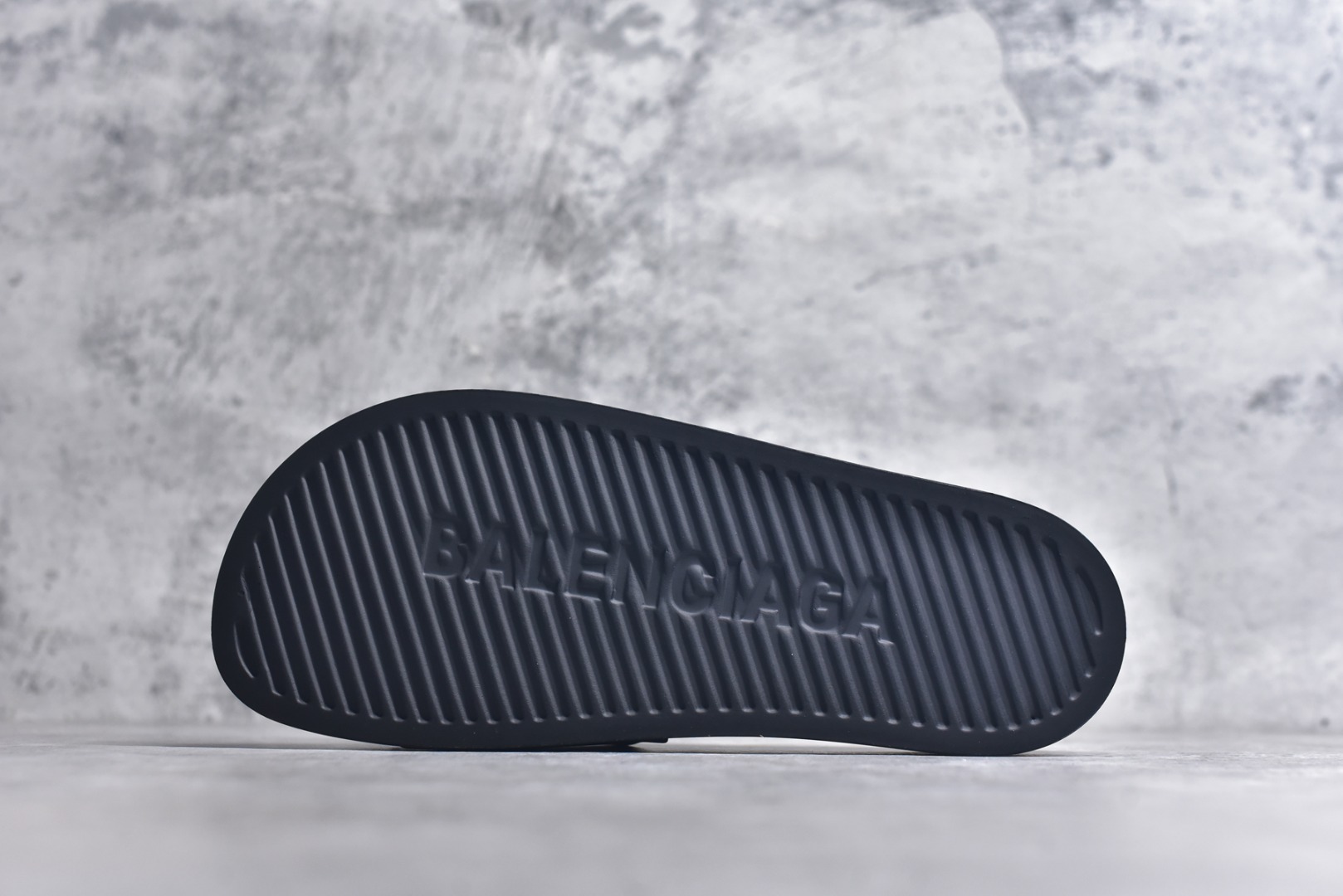 图片[6]-#Balenciaga 巴黎世家拖鞋 2025最新版印花 潮流到没边 原鞋购入开发 官方正确版 原装级头层牛皮 1：1裁剪 鞋面3D打印logo 凹凸感明显 原版一致细节 全码齐全 尺码：39 40 41 42 43 44 45 46-选品中心