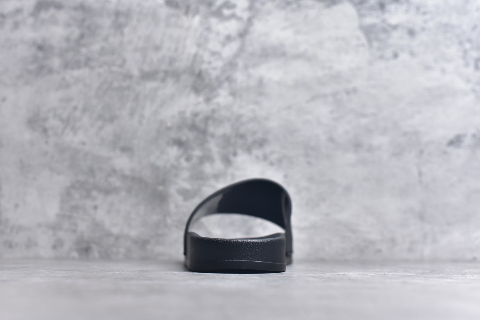 图片[5]-#Balenciaga 巴黎世家拖鞋 2025最新版印花 潮流到没边 原鞋购入开发 官方正确版 原装级头层牛皮 1：1裁剪 鞋面3D打印logo 凹凸感明显 原版一致细节 全码齐全 尺码：39 40 41 42 43 44 45 46-选品中心