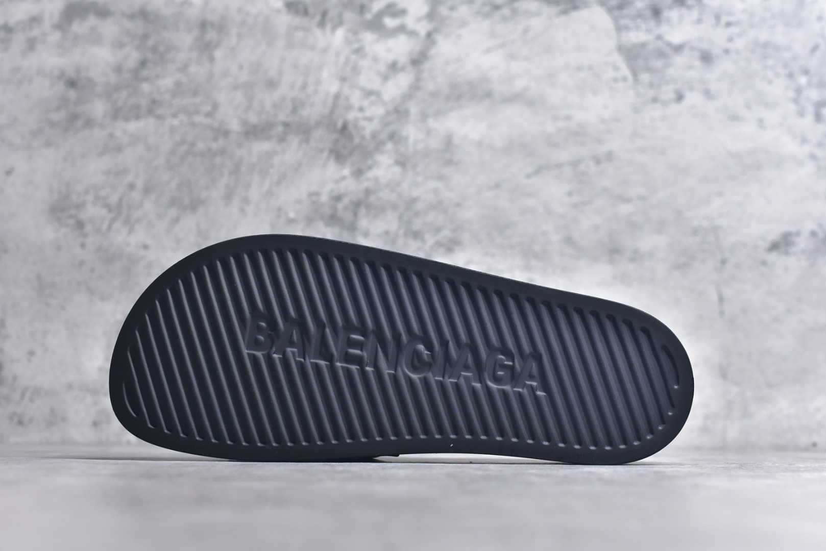 图片[6]-#Balenciaga 巴黎世家拖鞋 2025最新版印花 潮流到没边 原鞋购入开发 官方正确版 原装级头层牛皮 1：1裁剪 鞋面3D打印logo 凹凸感明显 原版一致细节 全码齐全 尺码：39 40 41 42 43 44 45 46-选品中心