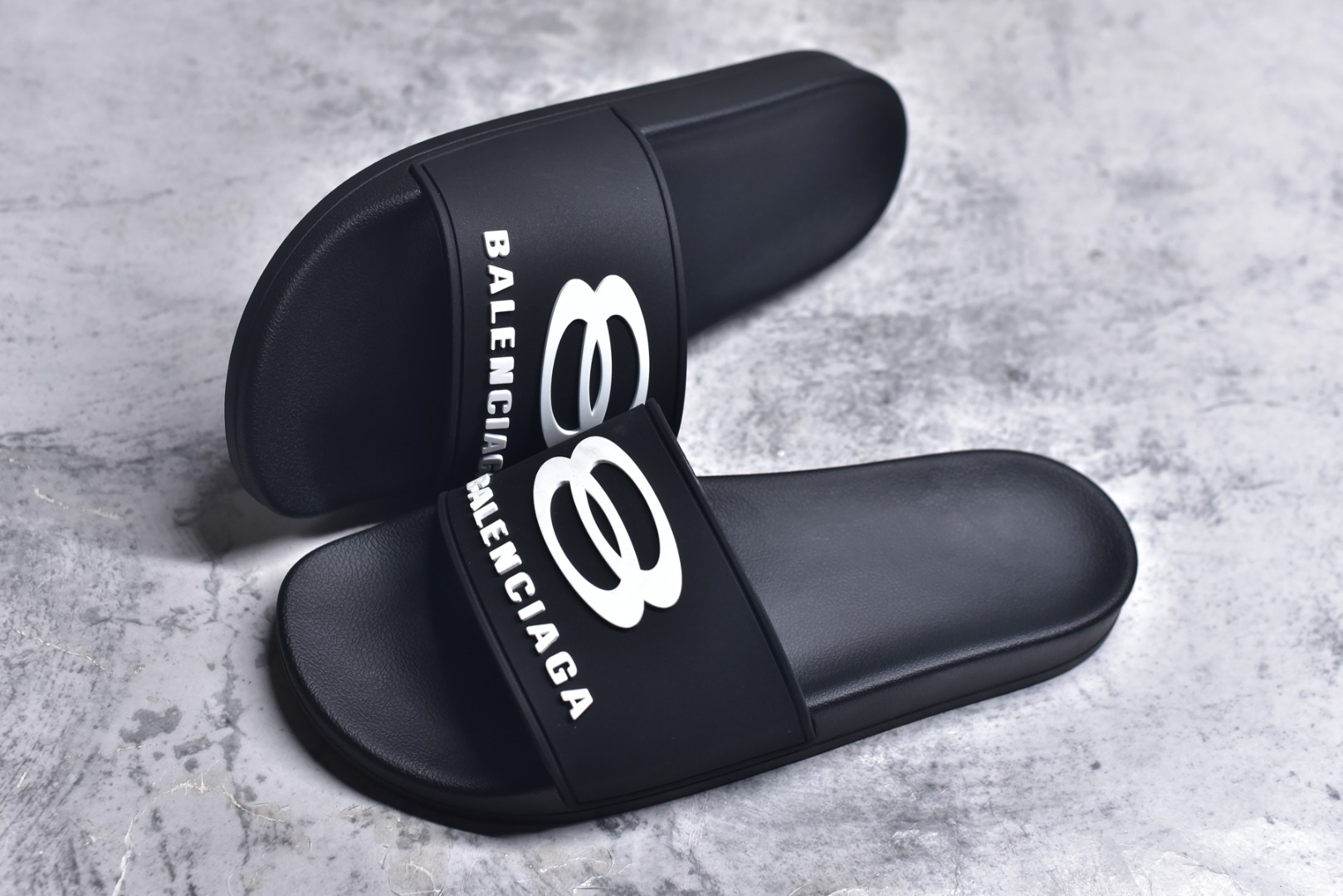图片[7]-#Balenciaga 巴黎世家拖鞋 2025最新版印花 潮流到没边 原鞋购入开发 官方正确版 原装级头层牛皮 1：1裁剪 鞋面3D打印logo 凹凸感明显 原版一致细节 全码齐全 尺码：39 40 41 42 43 44 45 46-选品中心