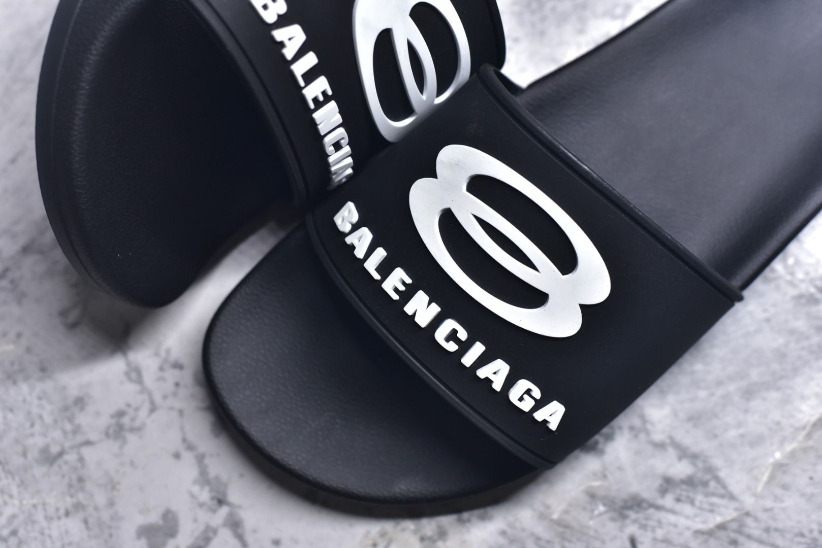 图片[8]-#Balenciaga 巴黎世家拖鞋 2025最新版印花 潮流到没边 原鞋购入开发 官方正确版 原装级头层牛皮 1：1裁剪 鞋面3D打印logo 凹凸感明显 原版一致细节 全码齐全 尺码：39 40 41 42 43 44 45 46-选品中心