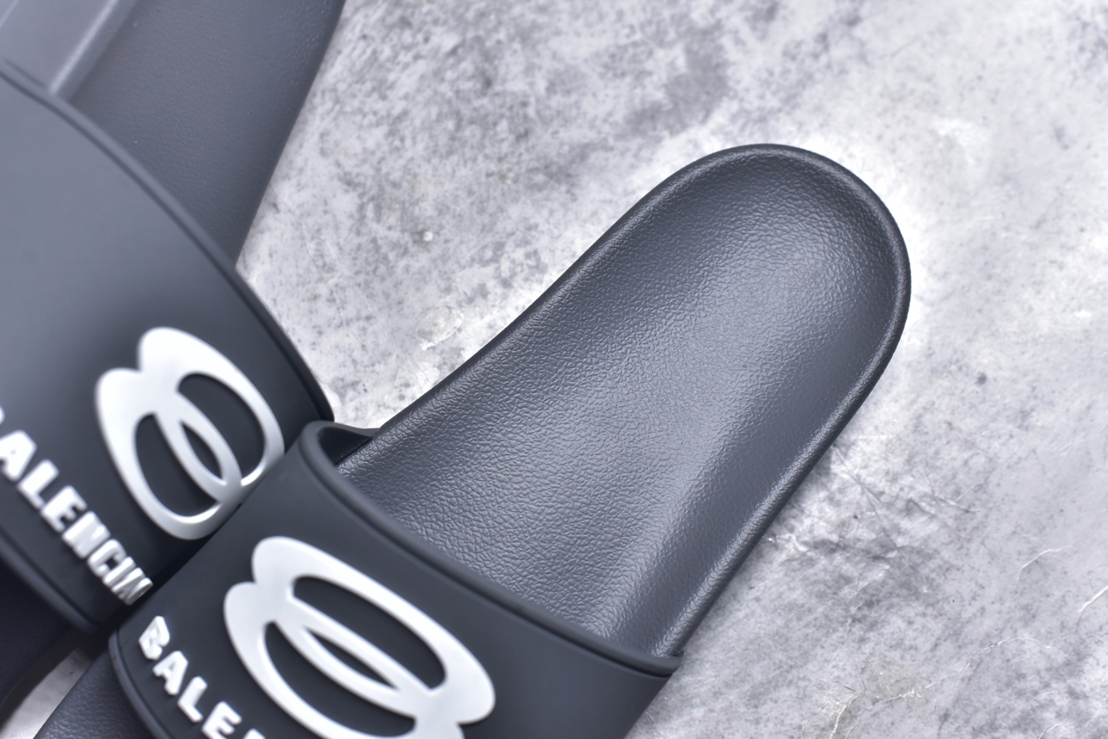 图片[9]-#Balenciaga 巴黎世家拖鞋 2025最新版印花 潮流到没边 原鞋购入开发 官方正确版 原装级头层牛皮 1：1裁剪 鞋面3D打印logo 凹凸感明显 原版一致细节 全码齐全 尺码：39 40 41 42 43 44 45 46-选品中心