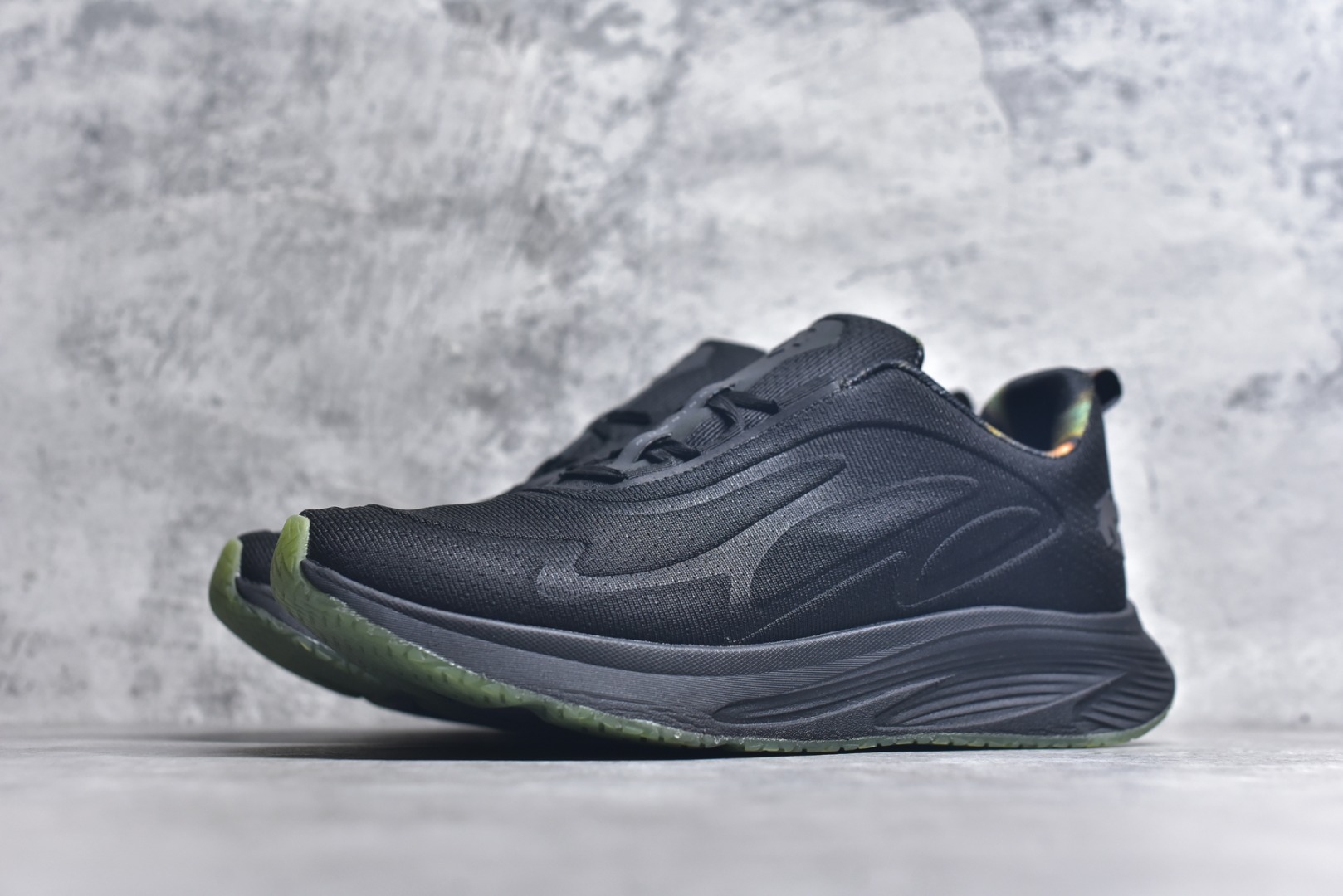 图片[2]-#DESCENTE RUNNING 迪桑特系列 DFLUID流体BOA系带回弹低帮运动跑步鞋 DESCENTE（迪桑特）创立于1935年，品牌名取自法语词汇，意为“滑降”。品牌箭头标识代表滑雪的三种技术“高速直线滑行”、“穿越”和“侧滑”，也寓意品牌在打造高端专业运动产品中不断追求完美的创新精神，致力于成为中国高端专业滑雪、综训、女子、铁人三项、高尔夫的第一品牌。尺码：39-44-选品中心