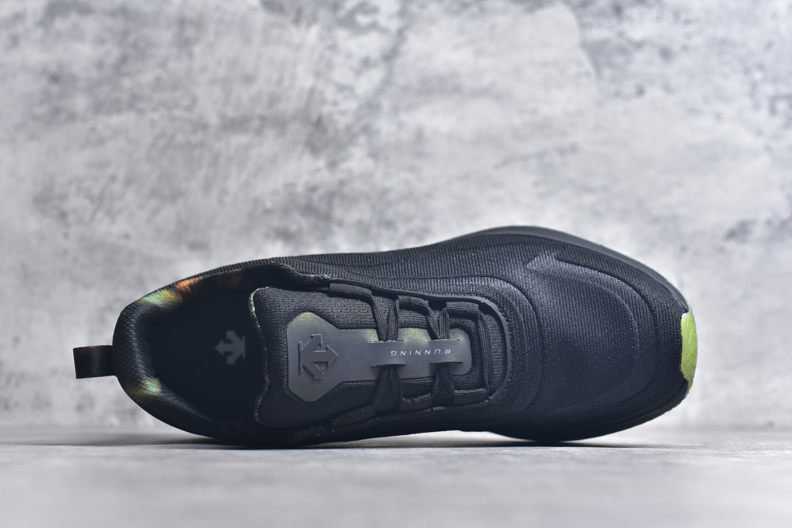 图片[4]-#DESCENTE RUNNING 迪桑特系列 DFLUID流体BOA系带回弹低帮运动跑步鞋 DESCENTE（迪桑特）创立于1935年，品牌名取自法语词汇，意为“滑降”。品牌箭头标识代表滑雪的三种技术“高速直线滑行”、“穿越”和“侧滑”，也寓意品牌在打造高端专业运动产品中不断追求完美的创新精神，致力于成为中国高端专业滑雪、综训、女子、铁人三项、高尔夫的第一品牌。尺码：39-44-选品中心