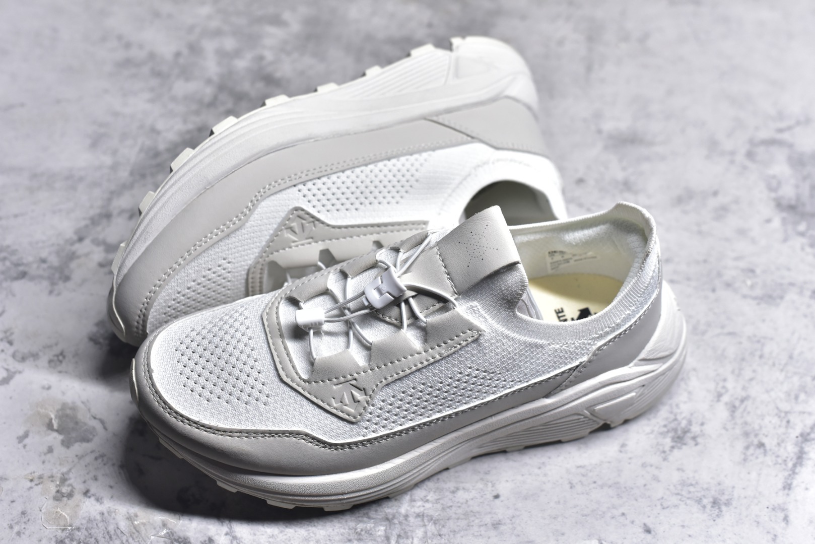 图片[7]-#DESCENTE迪桑特轻盈缓震透气鞋面时尚休闲运动男子越野跑鞋 官方同步上架适合技术路线单日徒步穿着 aeriosflgtx鞋受到长途野外跑步鞋的启发 适合在变化的地形上进行快速轻快的徒步旅行穿着，舒适而有支撑性，使您充满信心。该设计与脚部融为一体，可最大限度地减少摩擦，gore-tex保护膜可防水，采用gore隐形适体(invisiblefit)技术，更轻薄舒适。敏捷、稳定和技术路线上的自信源于vibram® megagrip外底、压缩eva内底以及一体的tpu。重量约：275g技术特点防水透气轻量耐磨鞋子鞋外底结构vibram®megagripM橡胶化合材料耐用柔软鞋子结构tpu鞋头可防磨损压缩eva泡沫内底以及一体的tpu铁芯提高了灵活性和稳定性，使您充满信心鞋子衬垫结构4mm厚or模制插片材料gore-tex薄膜tpu高耐磨保护膜cordura®网眼布 尺码： 39-44-选品中心