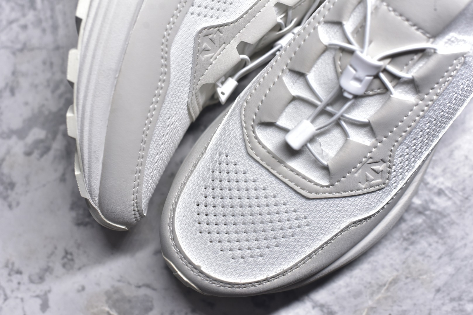 图片[8]-#DESCENTE迪桑特轻盈缓震透气鞋面时尚休闲运动男子越野跑鞋 官方同步上架适合技术路线单日徒步穿着 aeriosflgtx鞋受到长途野外跑步鞋的启发 适合在变化的地形上进行快速轻快的徒步旅行穿着，舒适而有支撑性，使您充满信心。该设计与脚部融为一体，可最大限度地减少摩擦，gore-tex保护膜可防水，采用gore隐形适体(invisiblefit)技术，更轻薄舒适。敏捷、稳定和技术路线上的自信源于vibram® megagrip外底、压缩eva内底以及一体的tpu。重量约：275g技术特点防水透气轻量耐磨鞋子鞋外底结构vibram®megagripM橡胶化合材料耐用柔软鞋子结构tpu鞋头可防磨损压缩eva泡沫内底以及一体的tpu铁芯提高了灵活性和稳定性，使您充满信心鞋子衬垫结构4mm厚or模制插片材料gore-tex薄膜tpu高耐磨保护膜cordura®网眼布 尺码： 39-44-选品中心