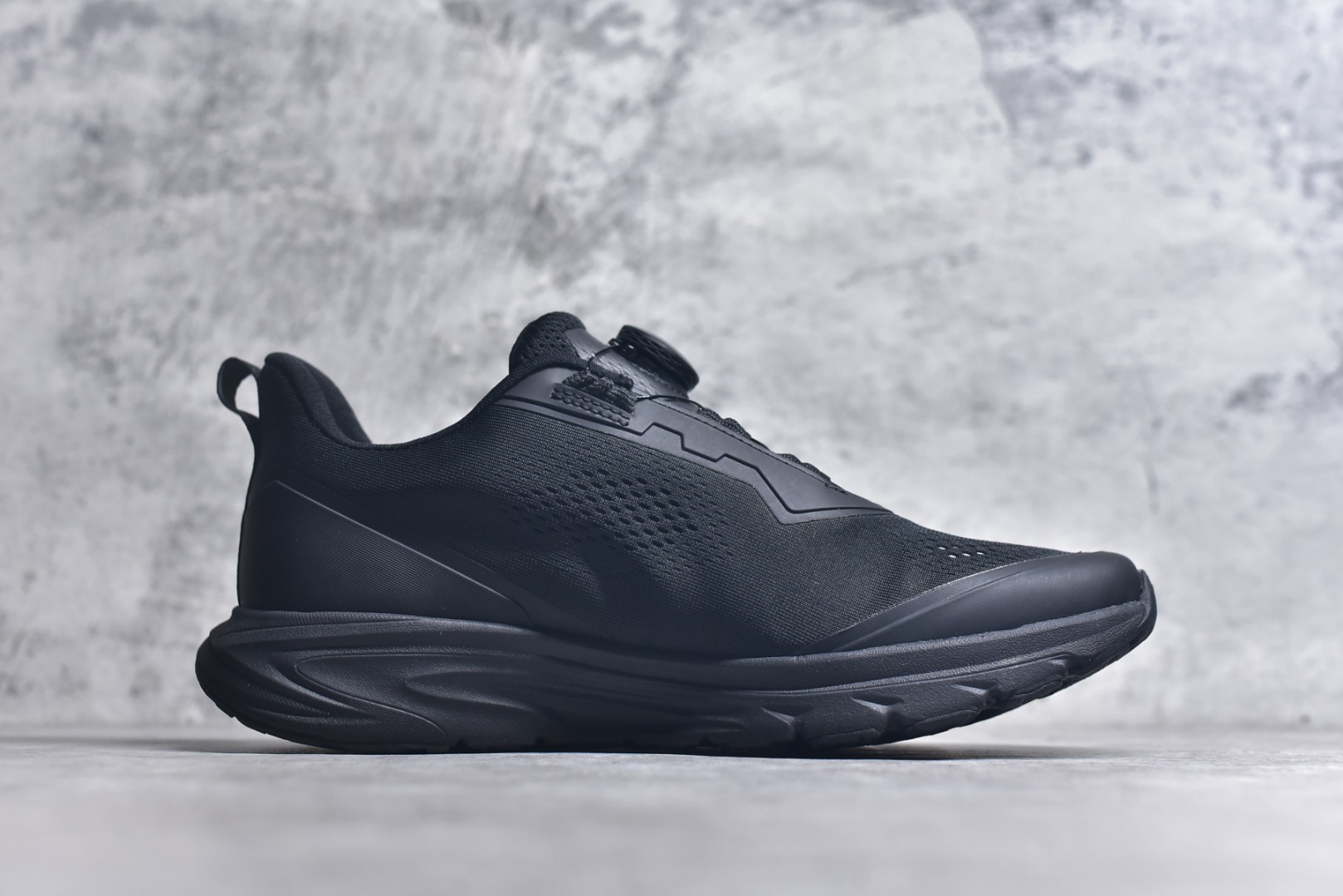 图片[3]-#DESCENTE RUNNING 迪桑特系列 DFLUID流体BOA系带回弹低帮运动跑步鞋 DESCENTE（迪桑特）创立于1935年，品牌名取自法语词汇，意为“滑降”。品牌箭头标识代表滑雪的三种技术“高速直线滑行”、“穿越”和“侧滑”，也寓意品牌在打造高端专业运动产品中不断追求完美的创新精神，致力于成为中国高端专业滑雪、综训、女子、铁人三项、高尔夫的第一品牌。尺码：39-44-选品中心