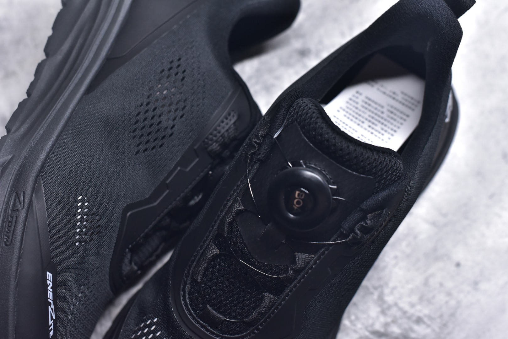 图片[9]-#DESCENTE RUNNING 迪桑特系列 DFLUID流体BOA系带回弹低帮运动跑步鞋 DESCENTE（迪桑特）创立于1935年，品牌名取自法语词汇，意为“滑降”。品牌箭头标识代表滑雪的三种技术“高速直线滑行”、“穿越”和“侧滑”，也寓意品牌在打造高端专业运动产品中不断追求完美的创新精神，致力于成为中国高端专业滑雪、综训、女子、铁人三项、高尔夫的第一品牌。尺码：39-44-选品中心