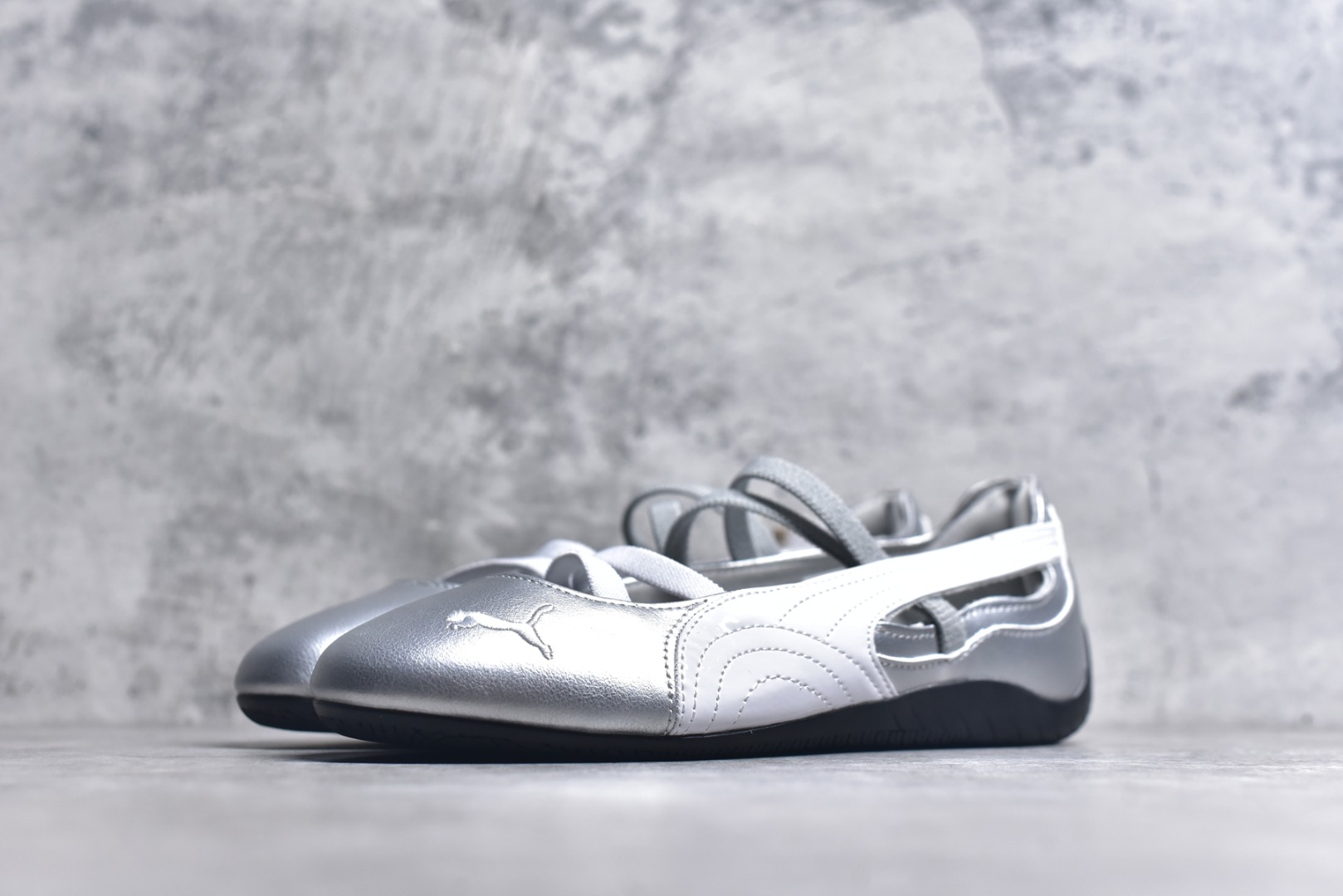 图片[2]-#Puma Speedcat 舒适百搭 低帮 芭蕾鞋 #朴彩英 rose 同款 配色酷感拉满 低帮设计超显脚踝纤细，上脚轻盈又舒适。不管日常出街还是运动都适配，防滑耐磨超抗造。 货号：403587-01 尺码：35-41-选品中心