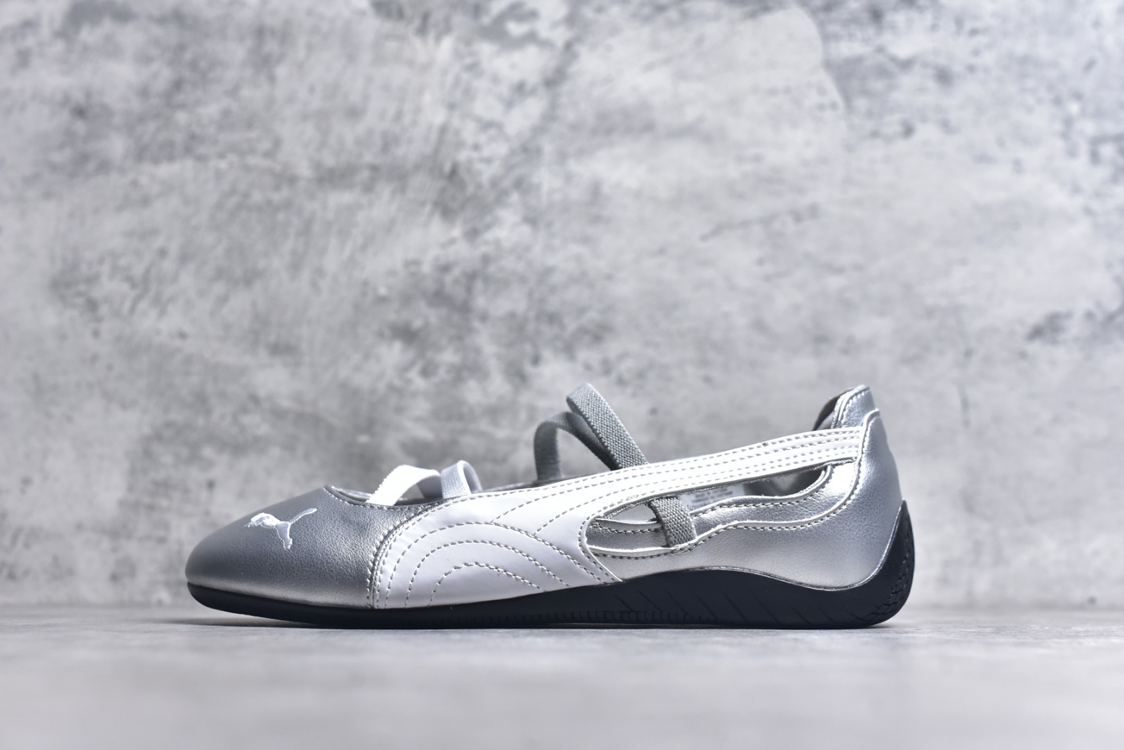 #Puma Speedcat 舒适百搭 低帮 芭蕾鞋 #朴彩英 rose 同款 配色酷感拉满 低帮设计超显脚踝纤细，上脚轻盈又舒适。不管日常出街还是运动都适配，防滑耐磨超抗造。 货号：403587-01 尺码：35-41-选品中心