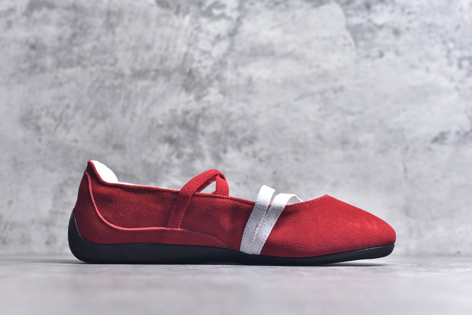 图片[3]-#Puma Speedcat 舒适百搭 低帮 芭蕾鞋 #朴彩英 rose 同款 配色酷感拉满 低帮设计超显脚踝纤细，上脚轻盈又舒适。不管日常出街还是运动都适配，防滑耐磨超抗造。 货号：401287-07 尺码：35-41-选品中心
