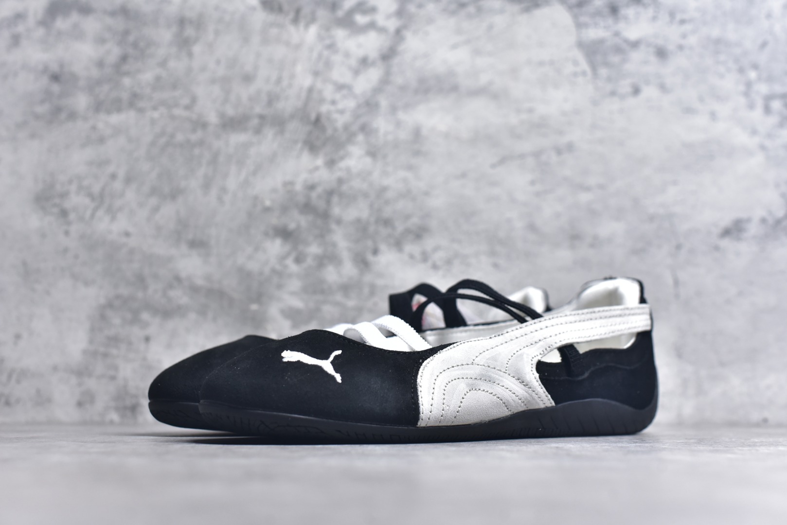 图片[2]-#Puma Speedcat 舒适百搭 低帮 芭蕾鞋 #朴彩英 rose 同款 黑粉配色甜酷感拉满 低帮设计超显脚踝纤细，上脚轻盈又舒适。不管日常出街还是运动都适配，防滑耐磨超抗造。 尺码：35-41-选品中心
