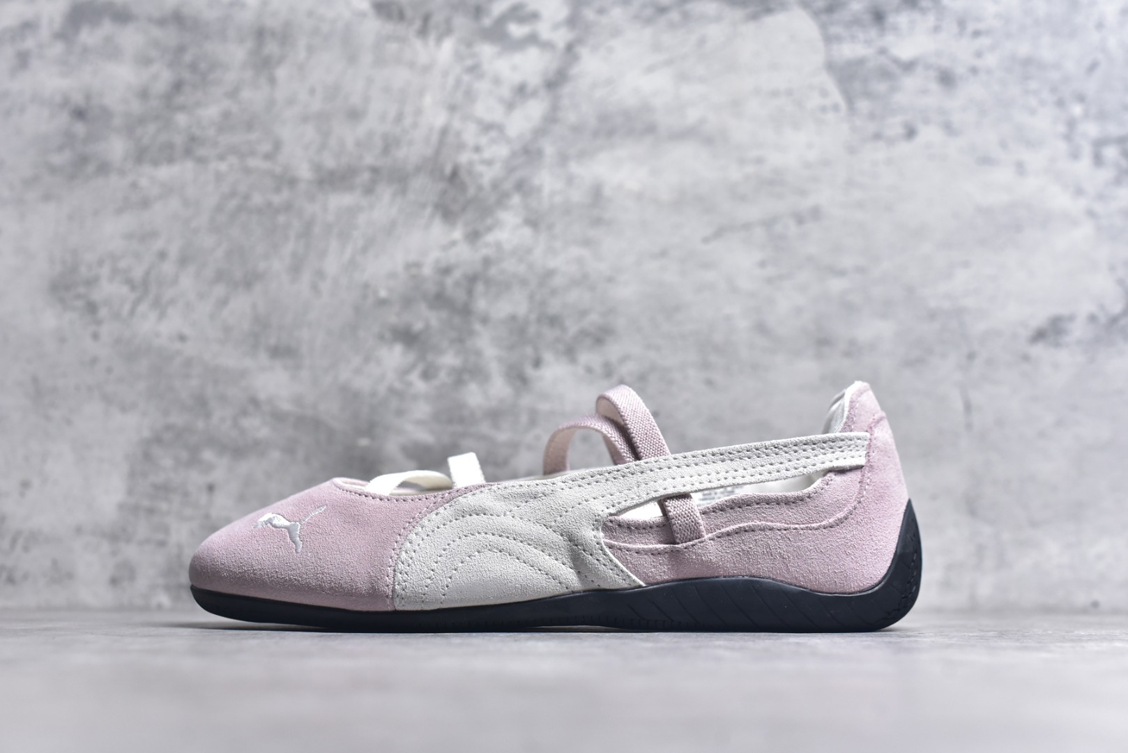 #Puma Speedcat 舒适百搭 低帮 芭蕾鞋 #朴彩英 rose 同款 配色酷感拉满 低帮设计超显脚踝纤细，上脚轻盈又舒适。不管日常出街还是运动都适配，防滑耐磨超抗造。 货号：401287-01 尺码：35-41-选品中心