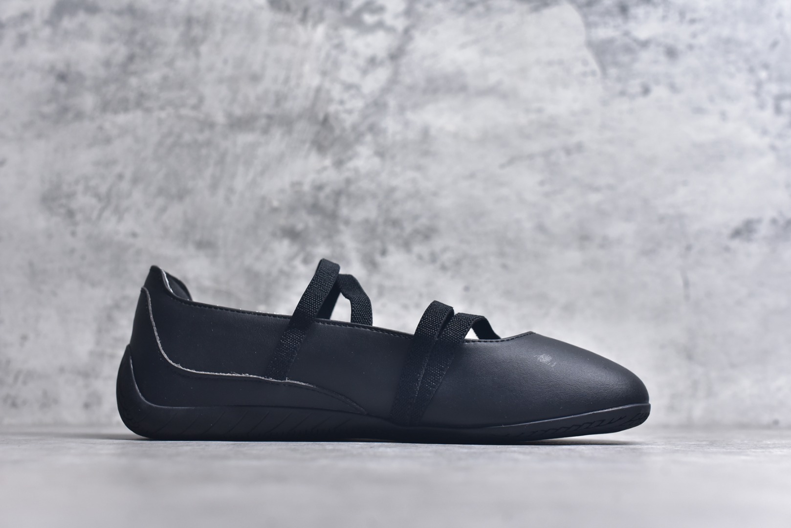 图片[3]-#Puma Speedcat ballet 舒适百搭 低帮 芭蕾鞋 #朴彩英 rose 同款 黑粉配色甜酷感拉满 低帮设计超显脚踝纤细，上脚轻盈又舒适。不管日常出街还是运动都适配，防滑耐磨超抗造。 尺码：35-41-选品中心