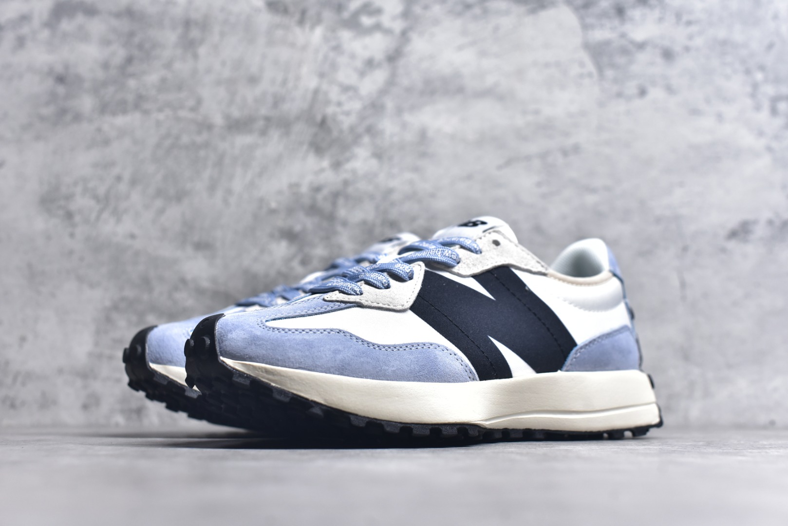 图片[2]-#New Balance MS327 复古休闲运动慢跑鞋 以更纯粹的复古风格设计打造的全新造型 侧身还以解构设计 将 N 字标志以做旧压花样式呈现 货号：MS327FE-1 尺码：36 37 37.5 38 38.5 39.5 40 40.5 41.5 42 42.5 43 44 45-选品中心