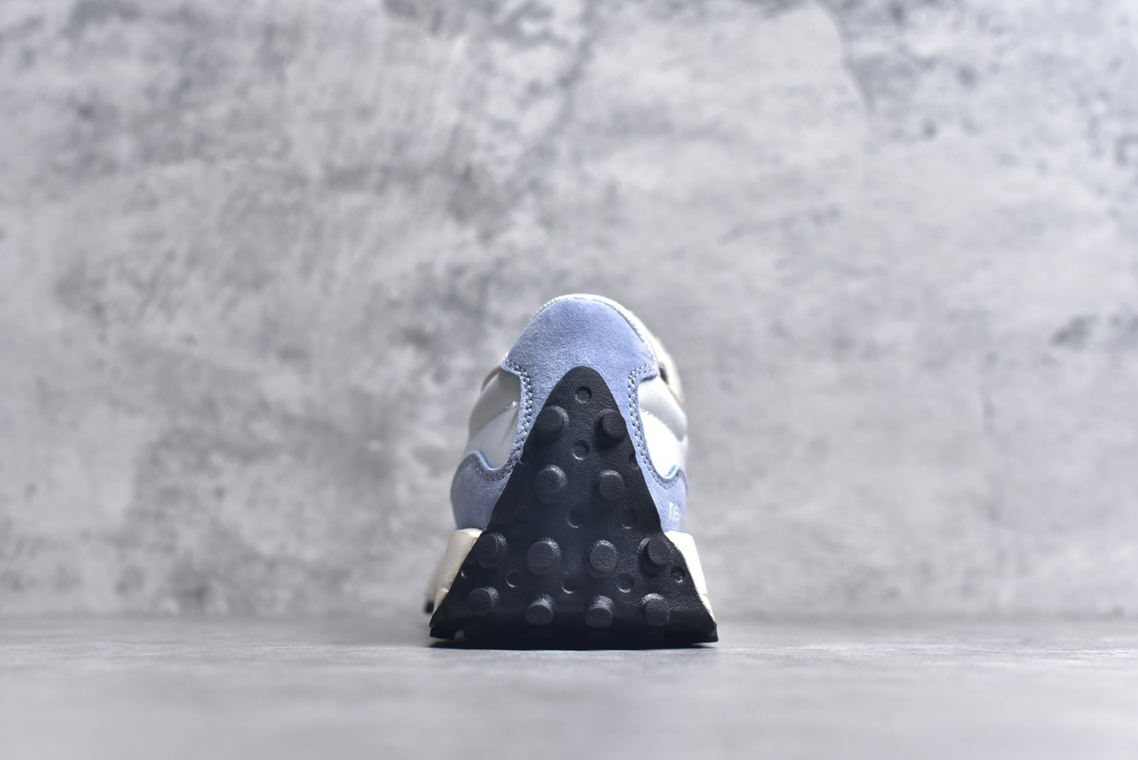 图片[5]-#New Balance MS327 复古休闲运动慢跑鞋 以更纯粹的复古风格设计打造的全新造型 侧身还以解构设计 将 N 字标志以做旧压花样式呈现 货号：MS327FE-1 尺码：36 37 37.5 38 38.5 39.5 40 40.5 41.5 42 42.5 43 44 45-选品中心