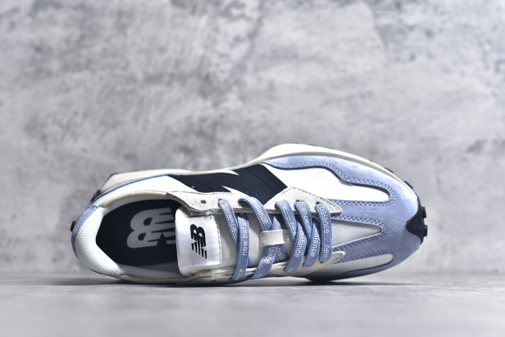 图片[4]-#New Balance MS327 复古休闲运动慢跑鞋 以更纯粹的复古风格设计打造的全新造型 侧身还以解构设计 将 N 字标志以做旧压花样式呈现 货号：MS327FE-1 尺码：36 37 37.5 38 38.5 39.5 40 40.5 41.5 42 42.5 43 44 45-选品中心