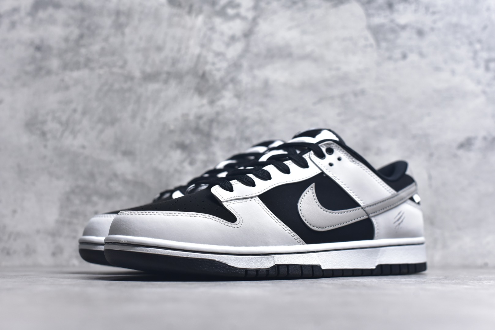 图片[2]-#Nike SB Dunk Low 拓荒骑士 周年高端定制 低帮休闲板鞋 WB0414-002 #定制鞋盒 超高清洁度 皮料切割干净无任何毛边 细节完美 尺码：40 40.5 41 42 42.5 43 44 44.5 45 46 9.E5-选品中心