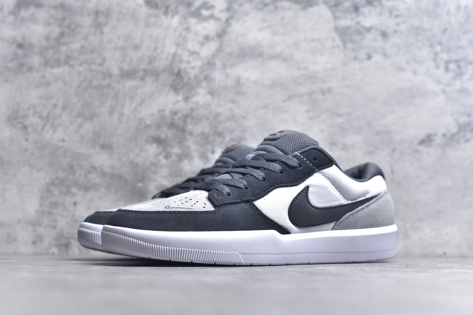 图片[2]-#Nike SB Force 58 硫化杯底 传统篮球风格 Nike SB Force 58 男/女滑板鞋采用包边设计 经久耐穿 硫化结构则有效提升灵活性 穿上这款创意力作 助你耀动街头 采用帆布和翻毛皮组合材料 融入打孔设计 为你打造彰显经典篮球风范的整体造型 货号：DV5477-001 尺码：35.5 36 36.5 37.5 38 38.5 39 40 40.5 41 42 42.5 43 44 45-选品中心
