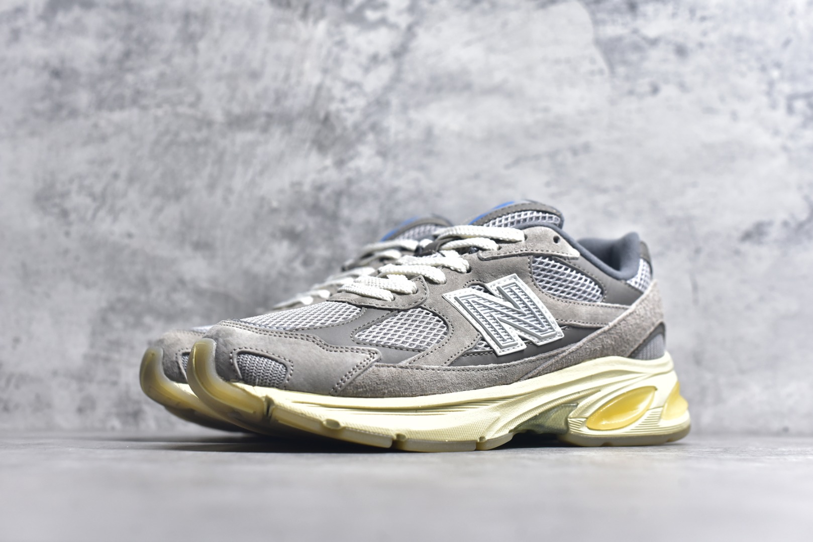 图片[2]-#New Balance M2010系列 新百伦 复古老爹风网布跑步休闲运动鞋 新百伦经典配色 沿袭了面世之初的经典科技 以ENCAP中底配以升级版 N-ERGY缓震物料 鞋面则采用特色的柔软麂皮搭以NewBalance经典的尼龙网布 低调中还原跑鞋本真 更年轻化的设计理念与材质 让新世代青年得以用全新视角体验经典鞋款的传奇魅力 货号：U2010GD 尺码：36-46.5-选品中心