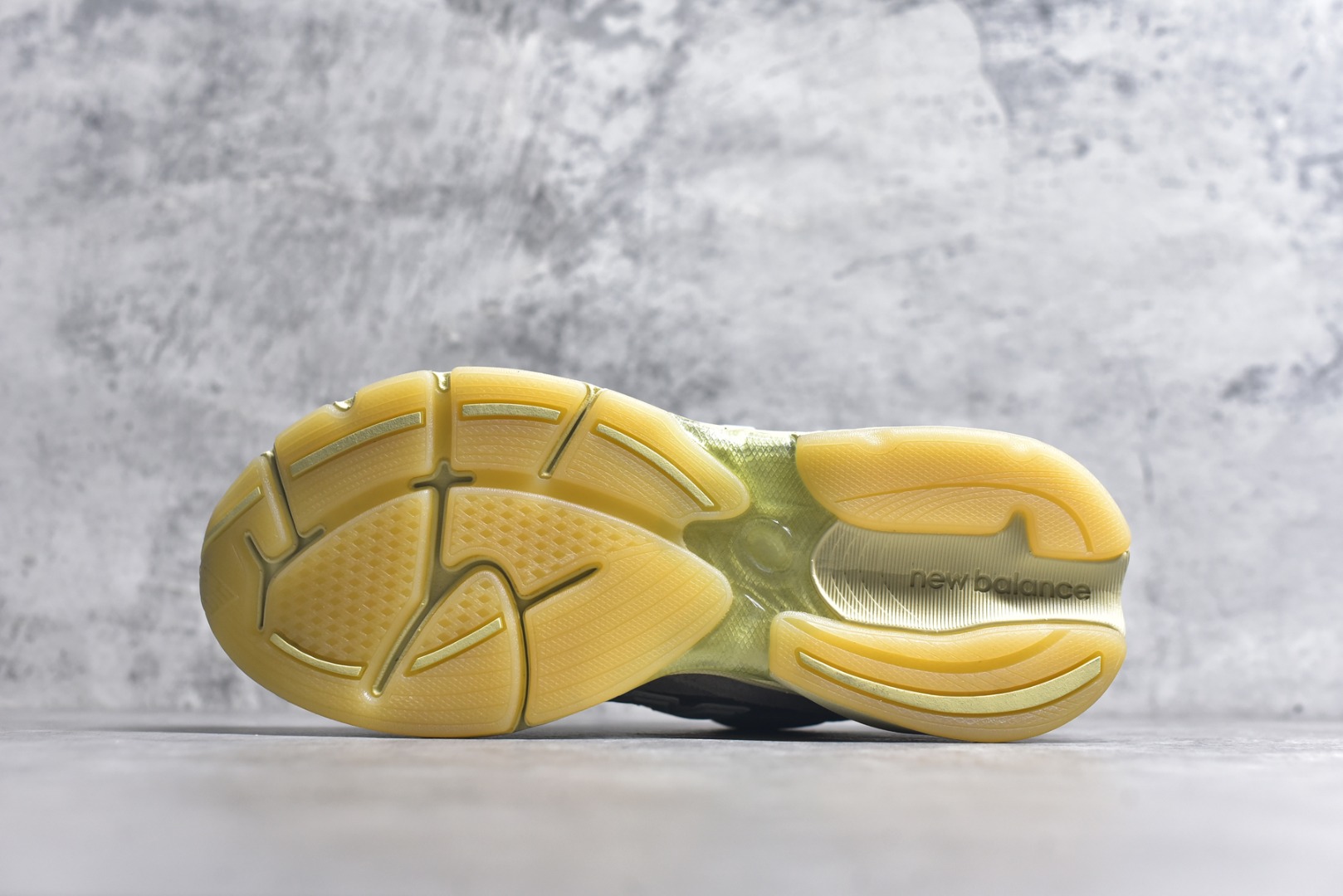 图片[6]-#New Balance M2010系列 新百伦 复古老爹风网布跑步休闲运动鞋 新百伦经典配色 沿袭了面世之初的经典科技 以ENCAP中底配以升级版 N-ERGY缓震物料 鞋面则采用特色的柔软麂皮搭以NewBalance经典的尼龙网布 低调中还原跑鞋本真 更年轻化的设计理念与材质 让新世代青年得以用全新视角体验经典鞋款的传奇魅力 货号：U2010GD 尺码：36-46.5-选品中心
