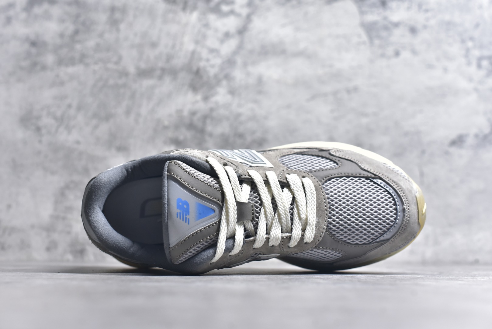 图片[4]-#New Balance M2010系列 新百伦 复古老爹风网布跑步休闲运动鞋 新百伦经典配色 沿袭了面世之初的经典科技 以ENCAP中底配以升级版 N-ERGY缓震物料 鞋面则采用特色的柔软麂皮搭以NewBalance经典的尼龙网布 低调中还原跑鞋本真 更年轻化的设计理念与材质 让新世代青年得以用全新视角体验经典鞋款的传奇魅力 货号：U2010GD 尺码：36-46.5-选品中心