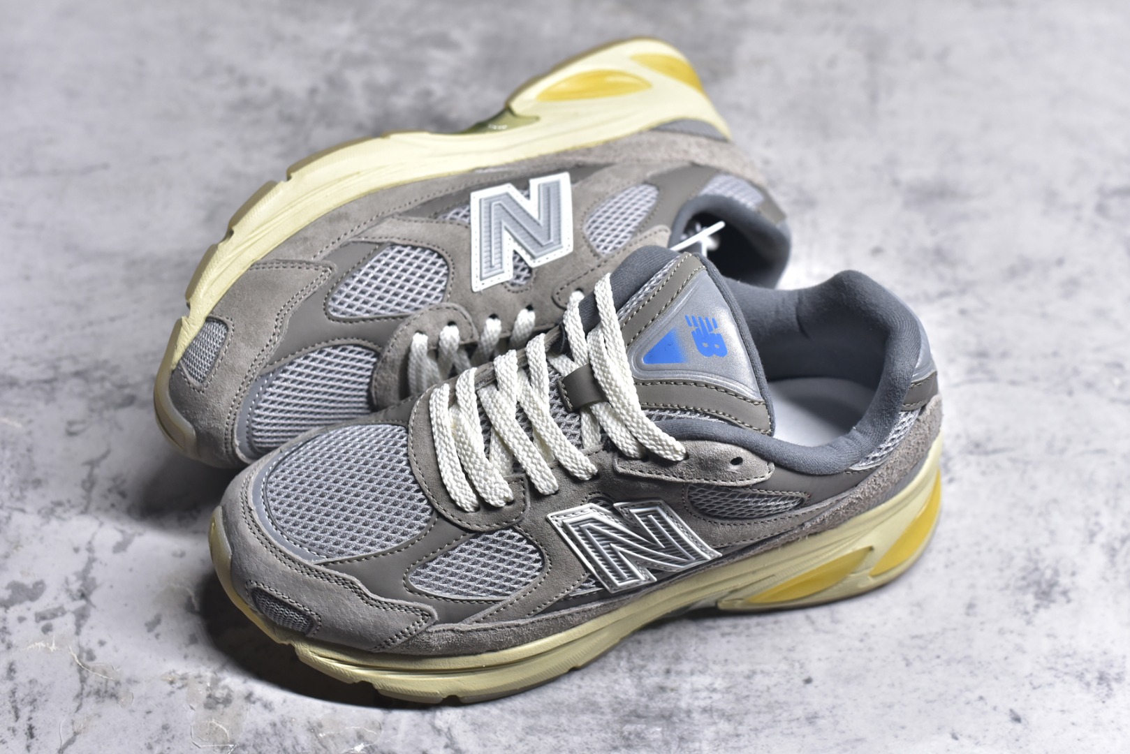 图片[7]-#New Balance M2010系列 新百伦 复古老爹风网布跑步休闲运动鞋 新百伦经典配色 沿袭了面世之初的经典科技 以ENCAP中底配以升级版 N-ERGY缓震物料 鞋面则采用特色的柔软麂皮搭以NewBalance经典的尼龙网布 低调中还原跑鞋本真 更年轻化的设计理念与材质 让新世代青年得以用全新视角体验经典鞋款的传奇魅力 货号：U2010GD 尺码：36-46.5-选品中心