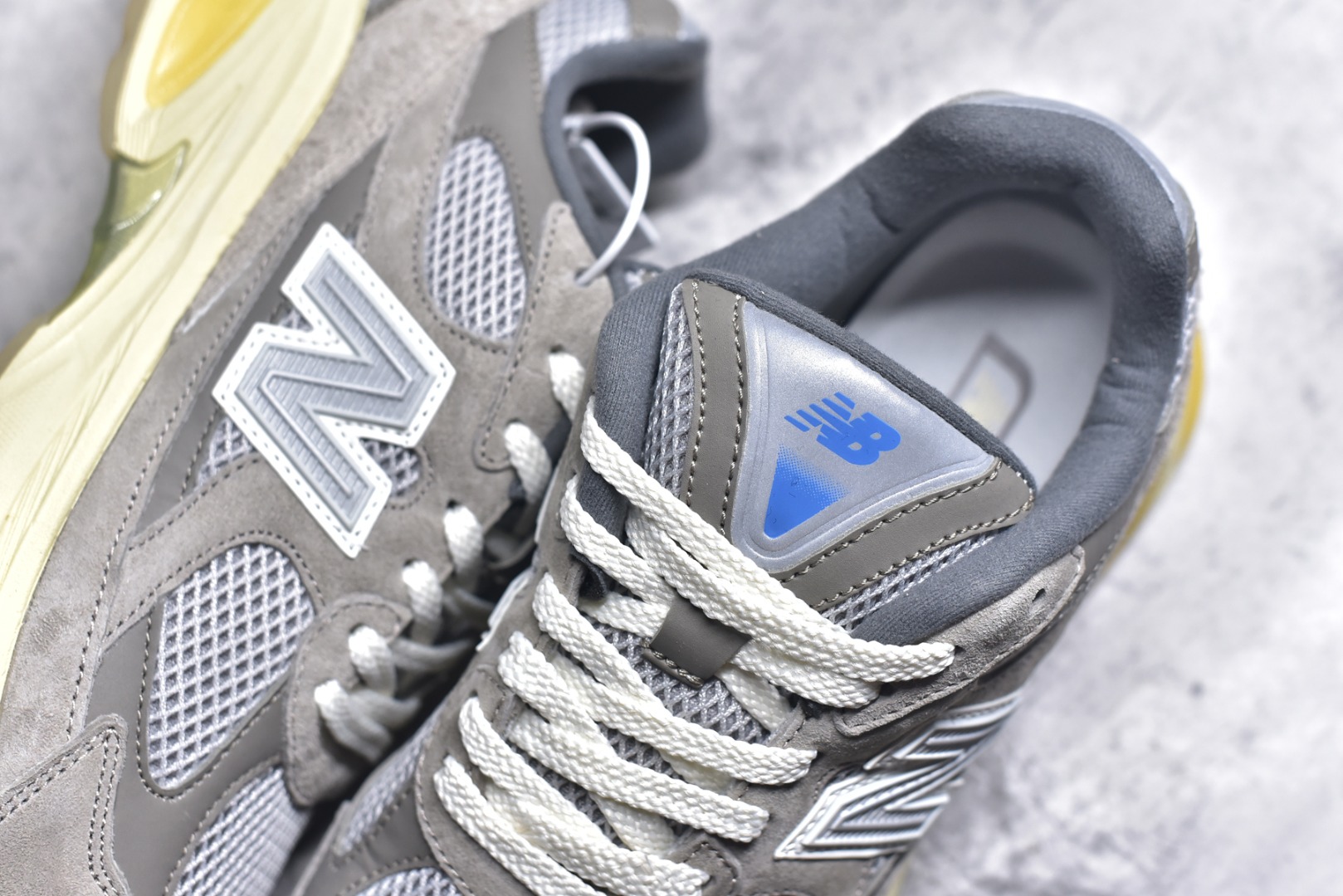 图片[9]-#New Balance M2010系列 新百伦 复古老爹风网布跑步休闲运动鞋 新百伦经典配色 沿袭了面世之初的经典科技 以ENCAP中底配以升级版 N-ERGY缓震物料 鞋面则采用特色的柔软麂皮搭以NewBalance经典的尼龙网布 低调中还原跑鞋本真 更年轻化的设计理念与材质 让新世代青年得以用全新视角体验经典鞋款的传奇魅力 货号：U2010GD 尺码：36-46.5-选品中心
